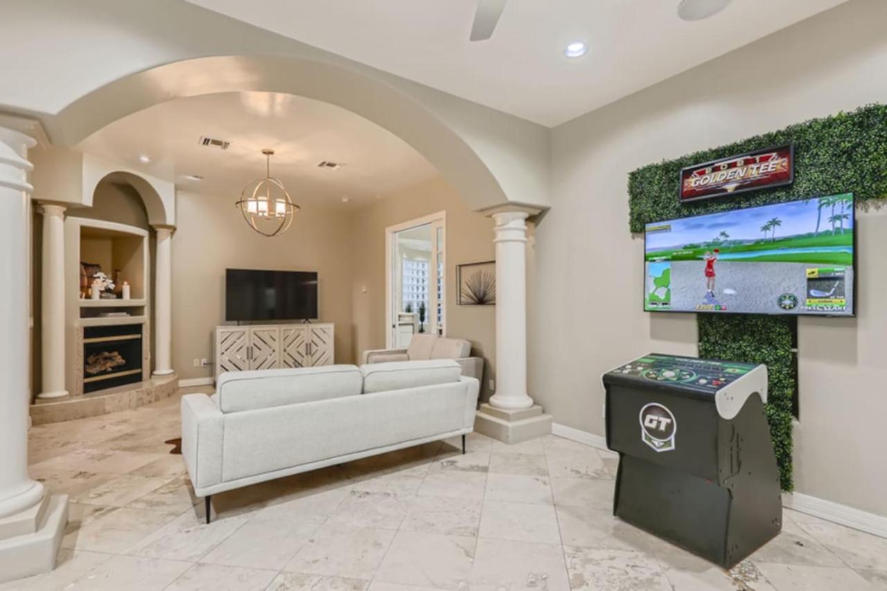 Style Estate, 2 Houses, Putt-putt Course, B-ball Court, Heated Pool Villa Scottsdale