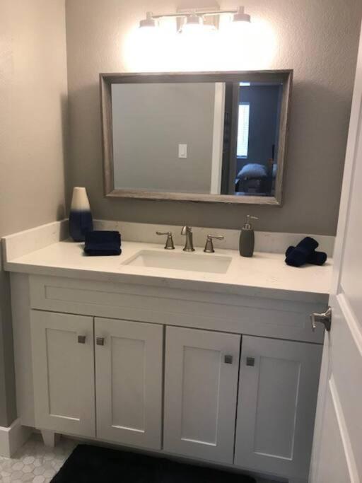 Beauty Close To Old Town 1 Bed 1 Bath Apartment *