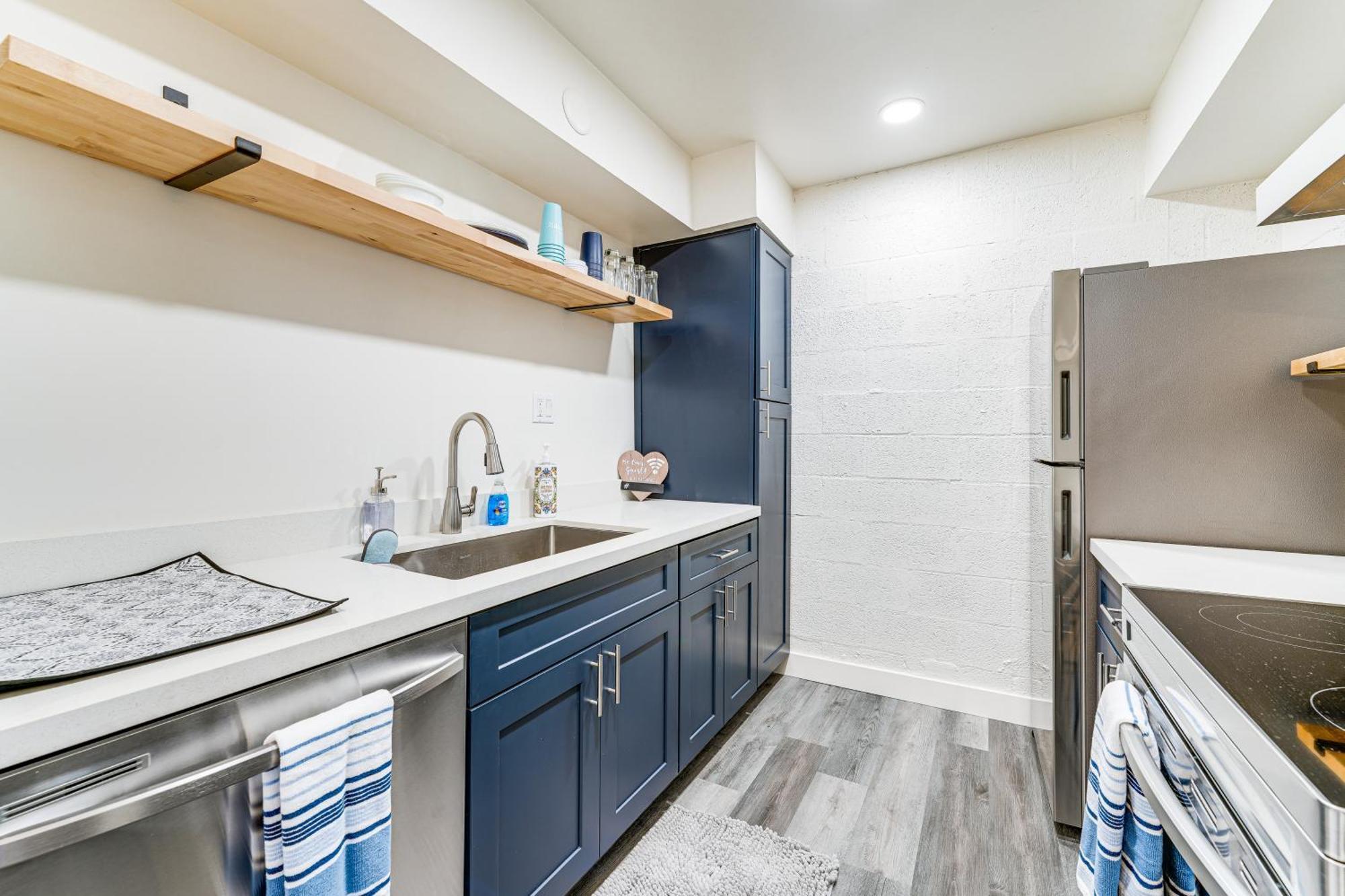 Apartment With Community Pool And Hot Tub!