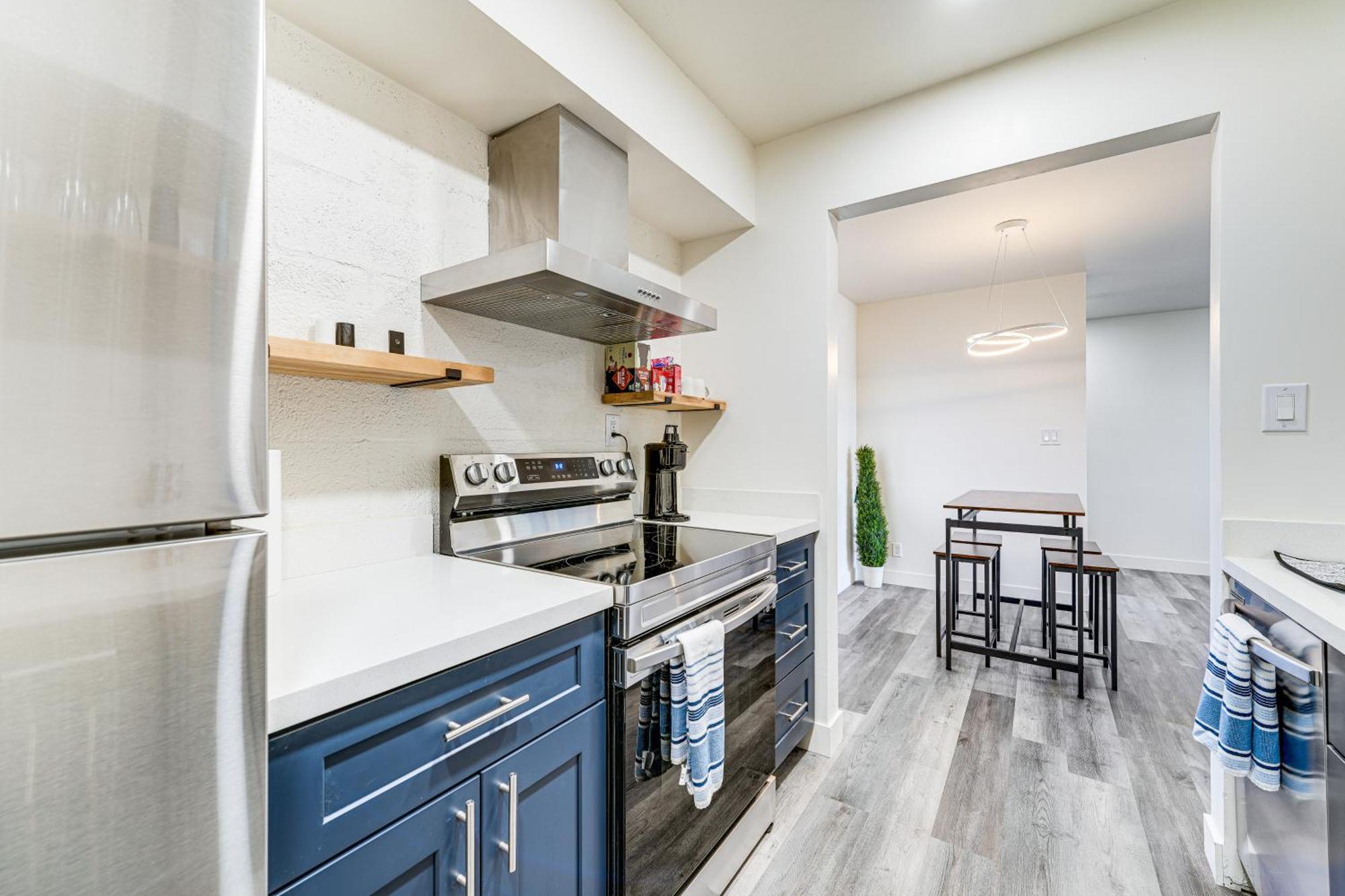 Apartment With Community Pool And Hot Tub!