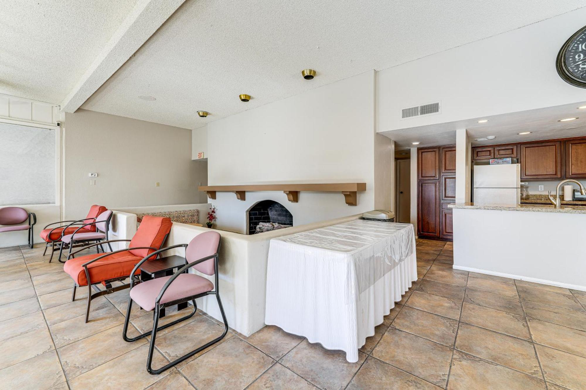 With Community Pool And Hot Tub! *