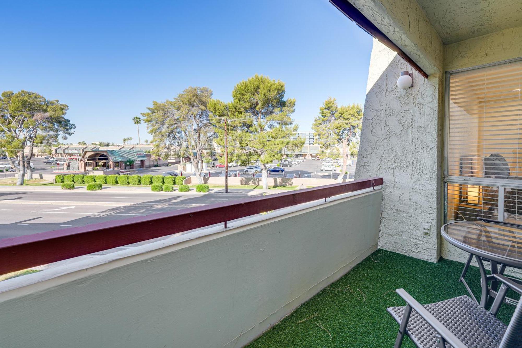 With Community Pool And Hot Tub! * Scottsdale