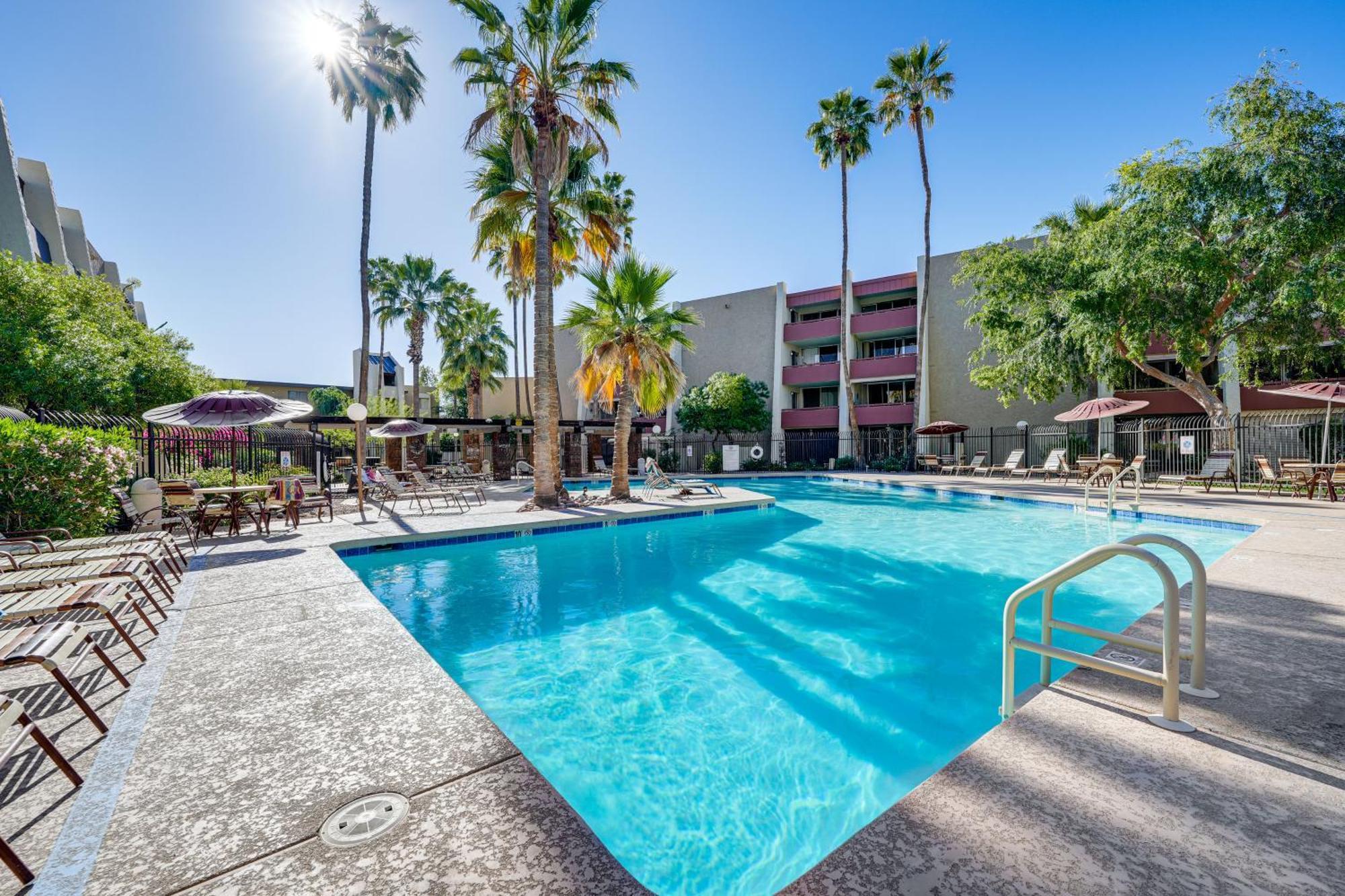 With Community Pool And Hot Tub! Apartment Scottsdale