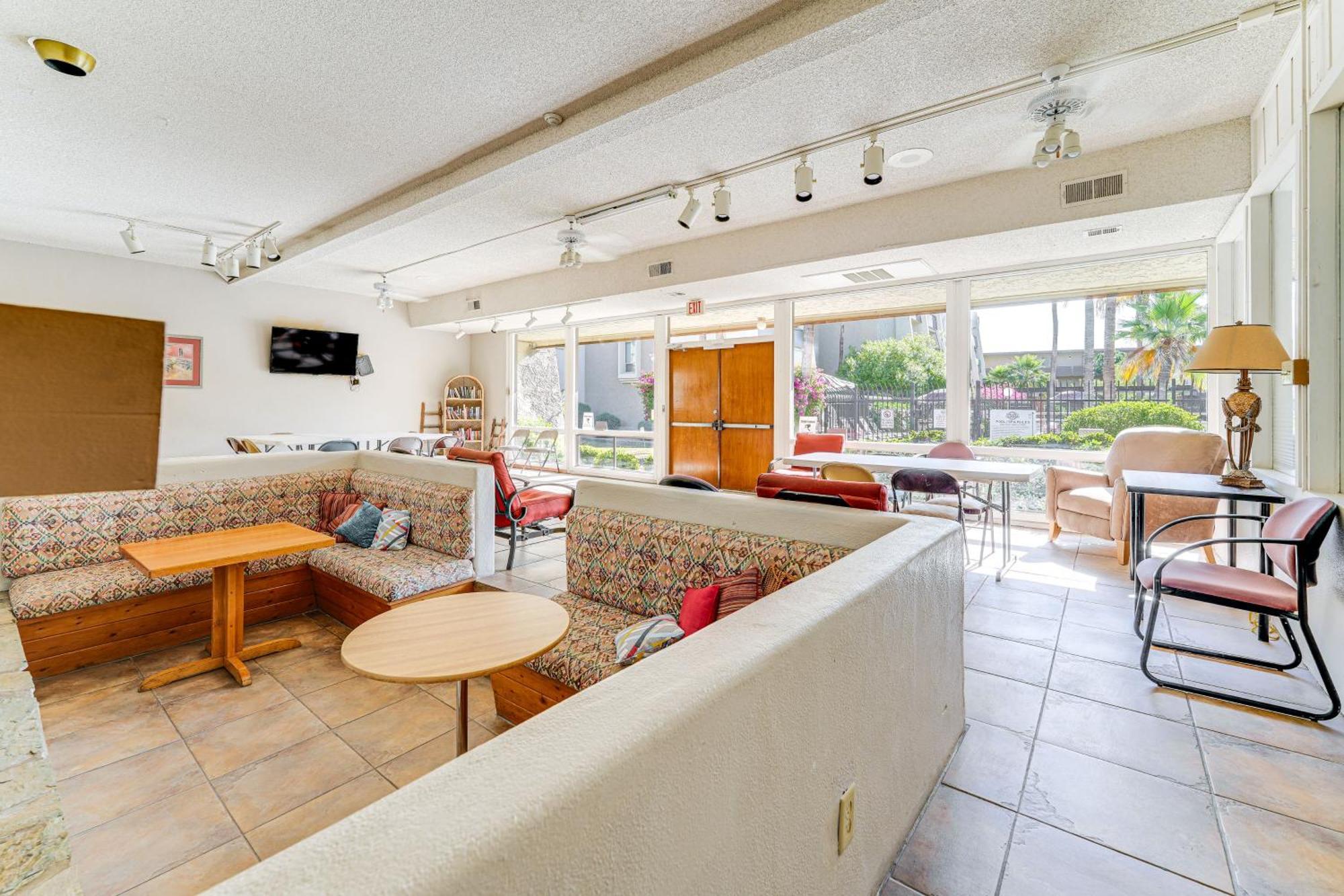 With Community Pool And Hot Tub! Scottsdale