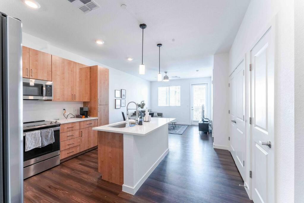 Gateway To Old Town King 1 Bedroom With Balcony Apartment