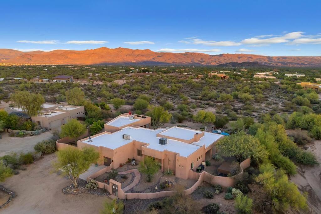 Desert Retreat With Dream Backyard Holiday home