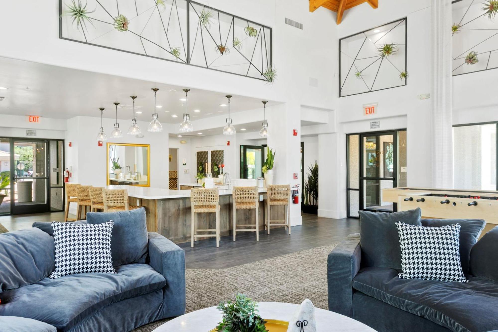 Apartment 2br Cozysuites At Kierland Commons With Pool #01 *