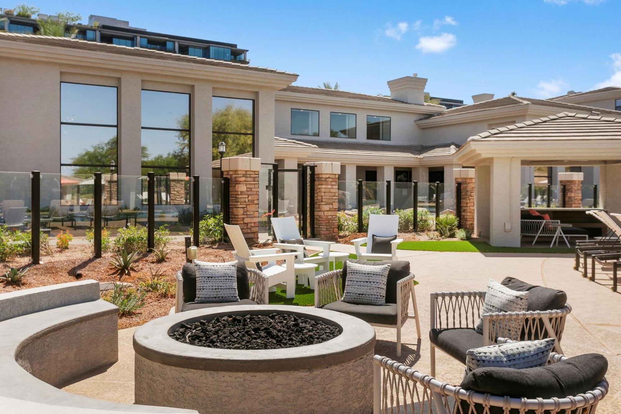 2br Cozysuites At Kierland Commons With Pool #01 *