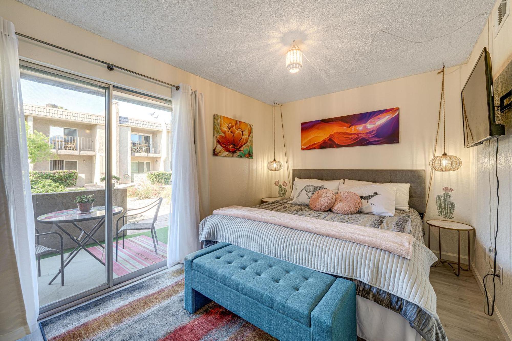 Sunny With 2 Year-round Pools! Apartment Scottsdale