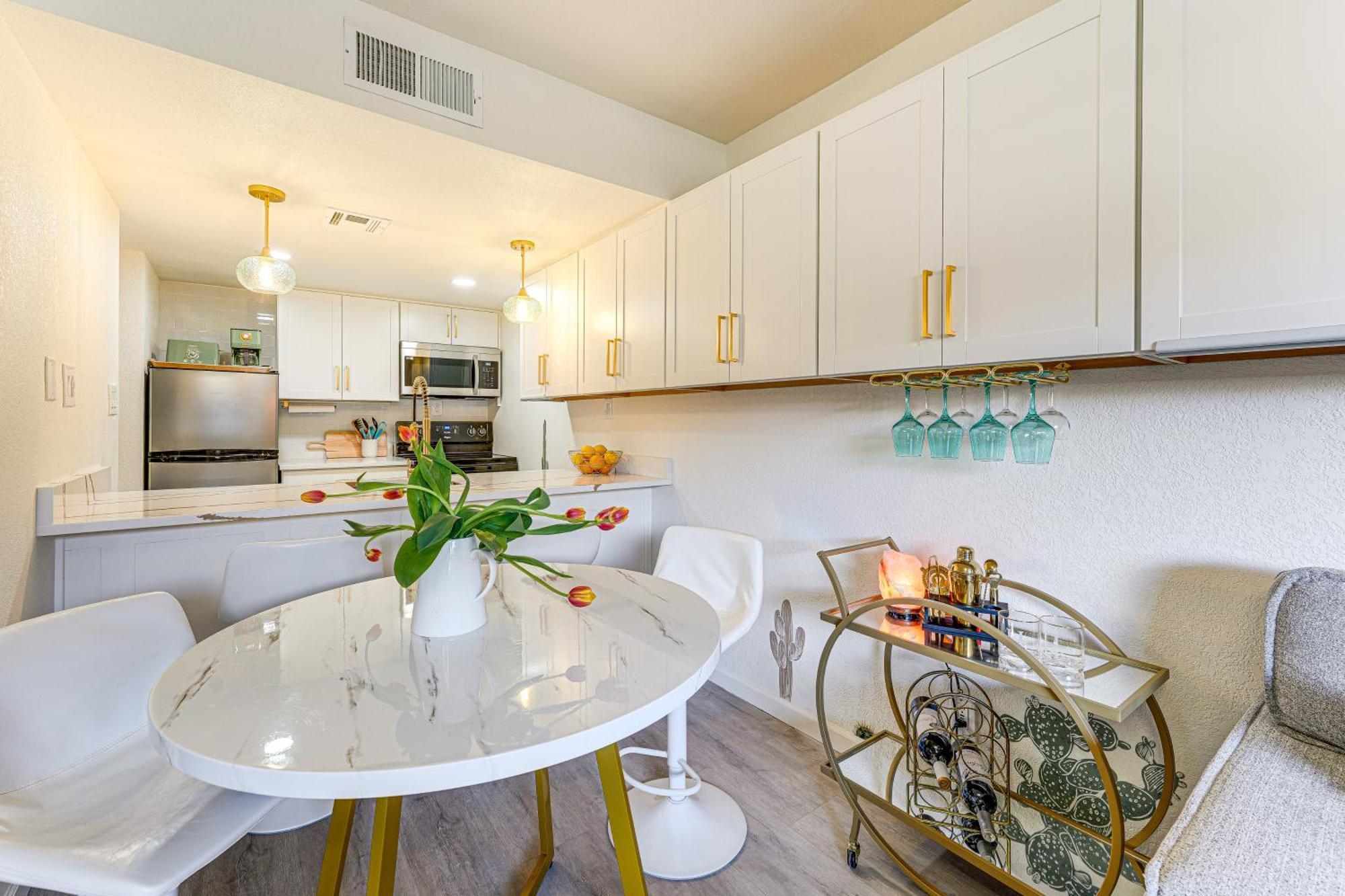 Apartment Sunny With 2 Year-round Pools! Scottsdale