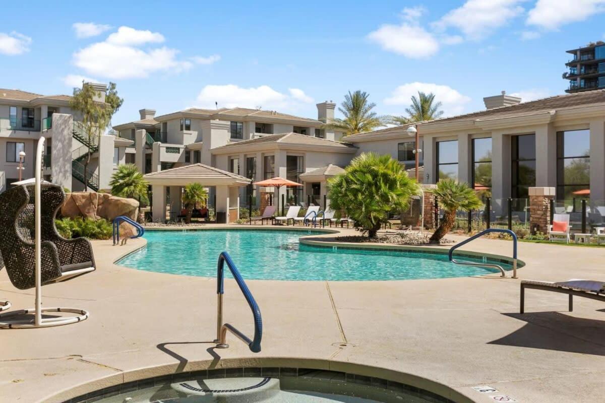 Apartment 2br Cozysuites At Kierland Commons With Pool #02
