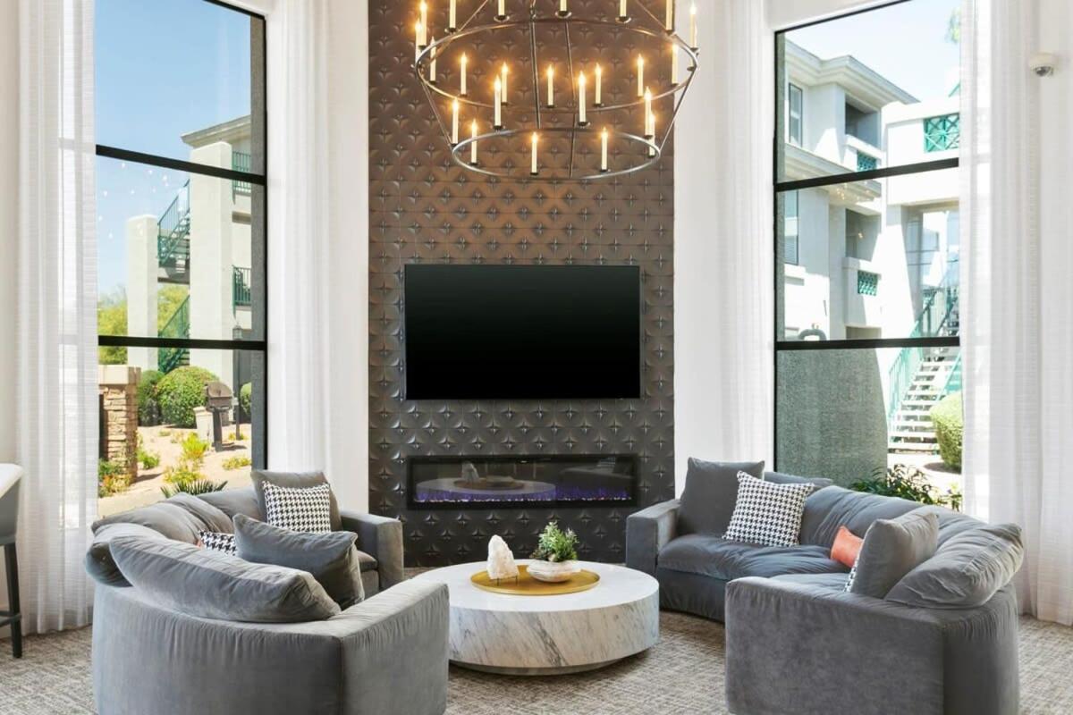 Apartment 2br Cozysuites At Kierland Commons With Pool #02