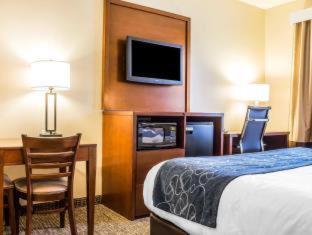 Fairfield By Marriott & Old Town Hotel 2*