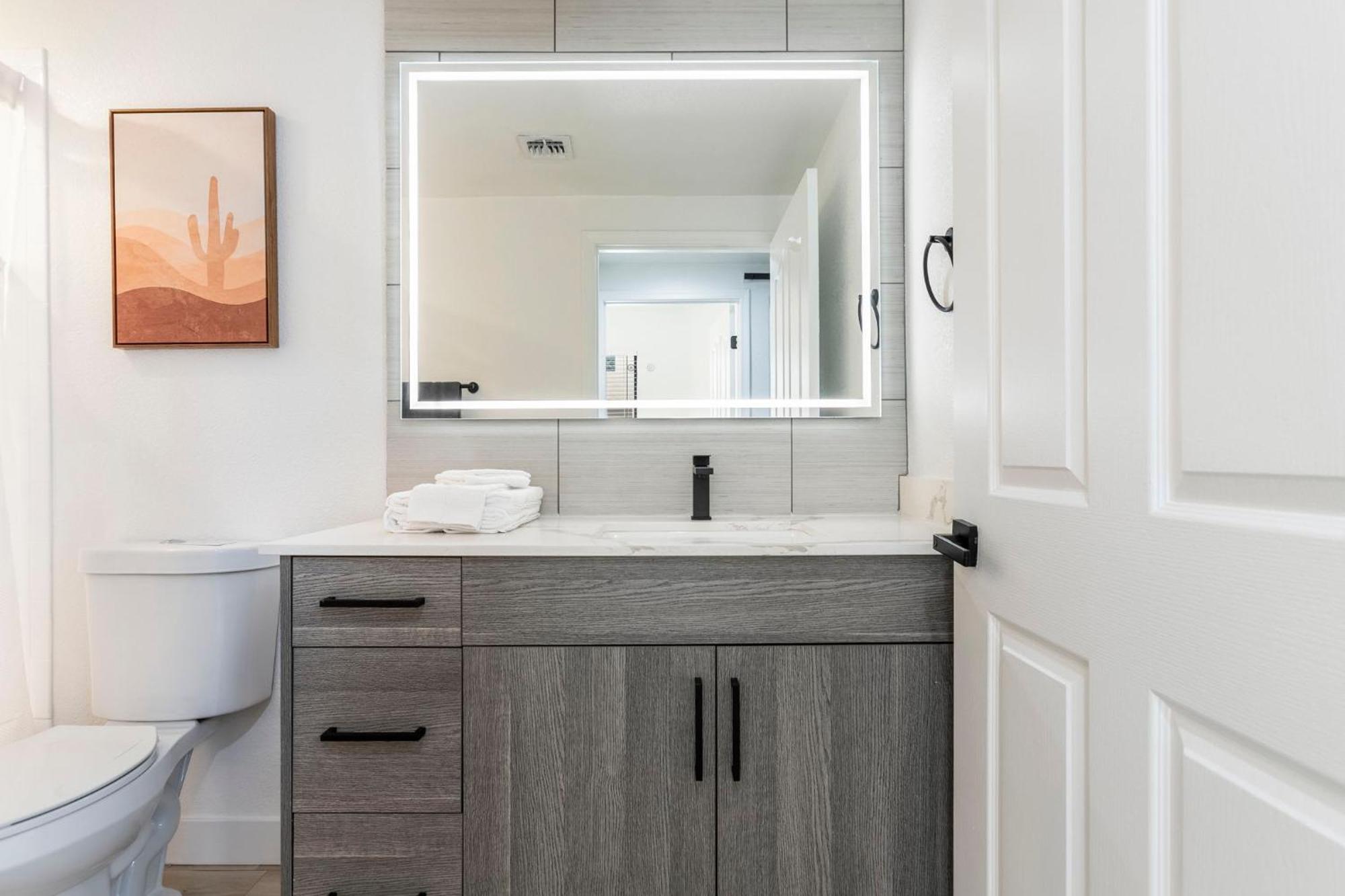 2br Cozysuites At Kierland Commons With Pool #02 *