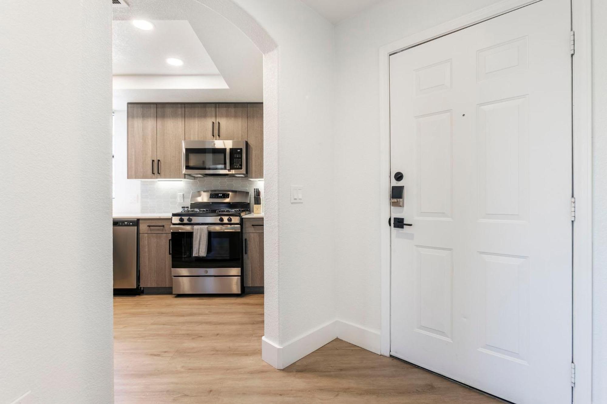 Apartment Cozysuites At Kierland Commons With Pool#15