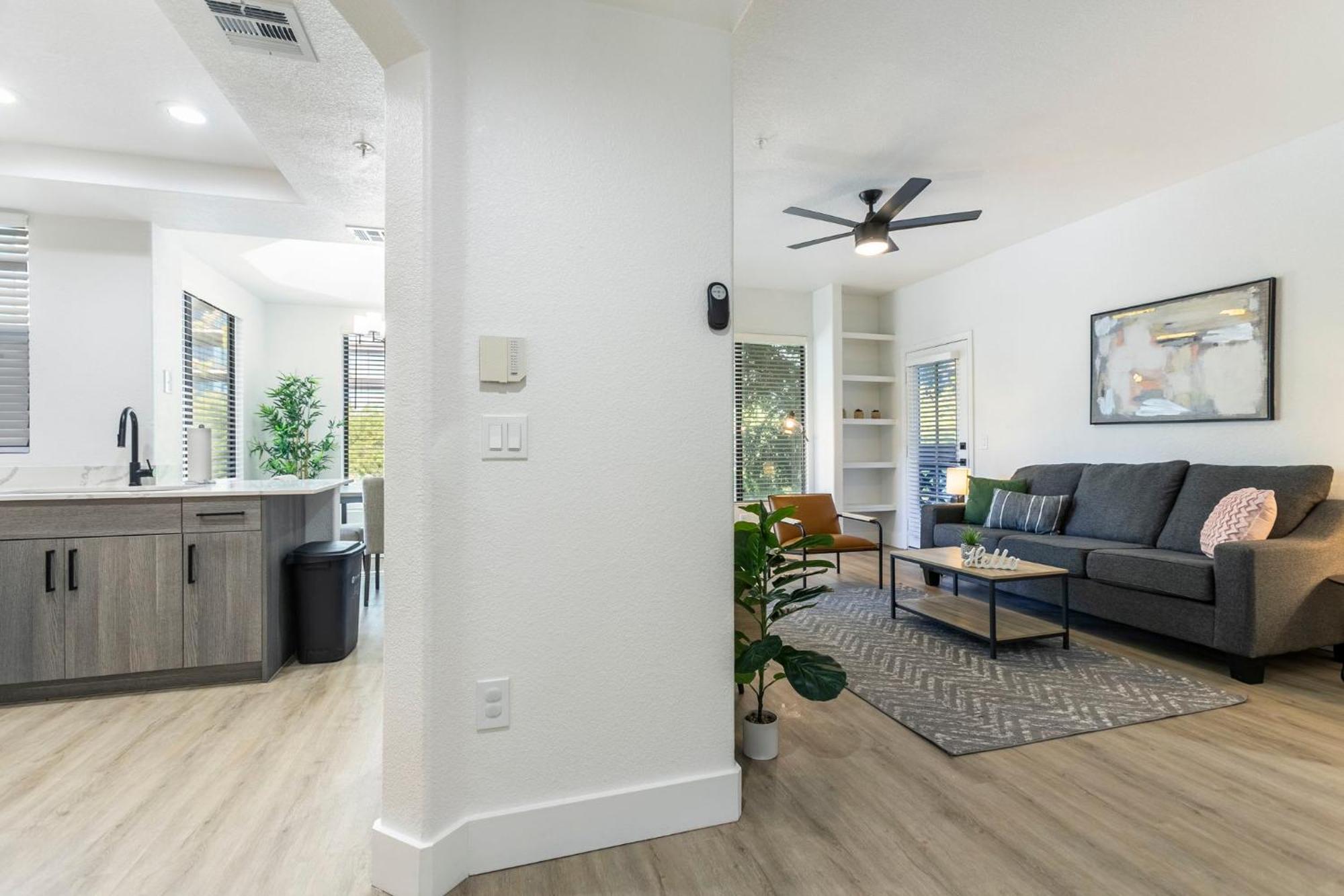 2br Cozysuites At Kierland Commons With Pool #11 *