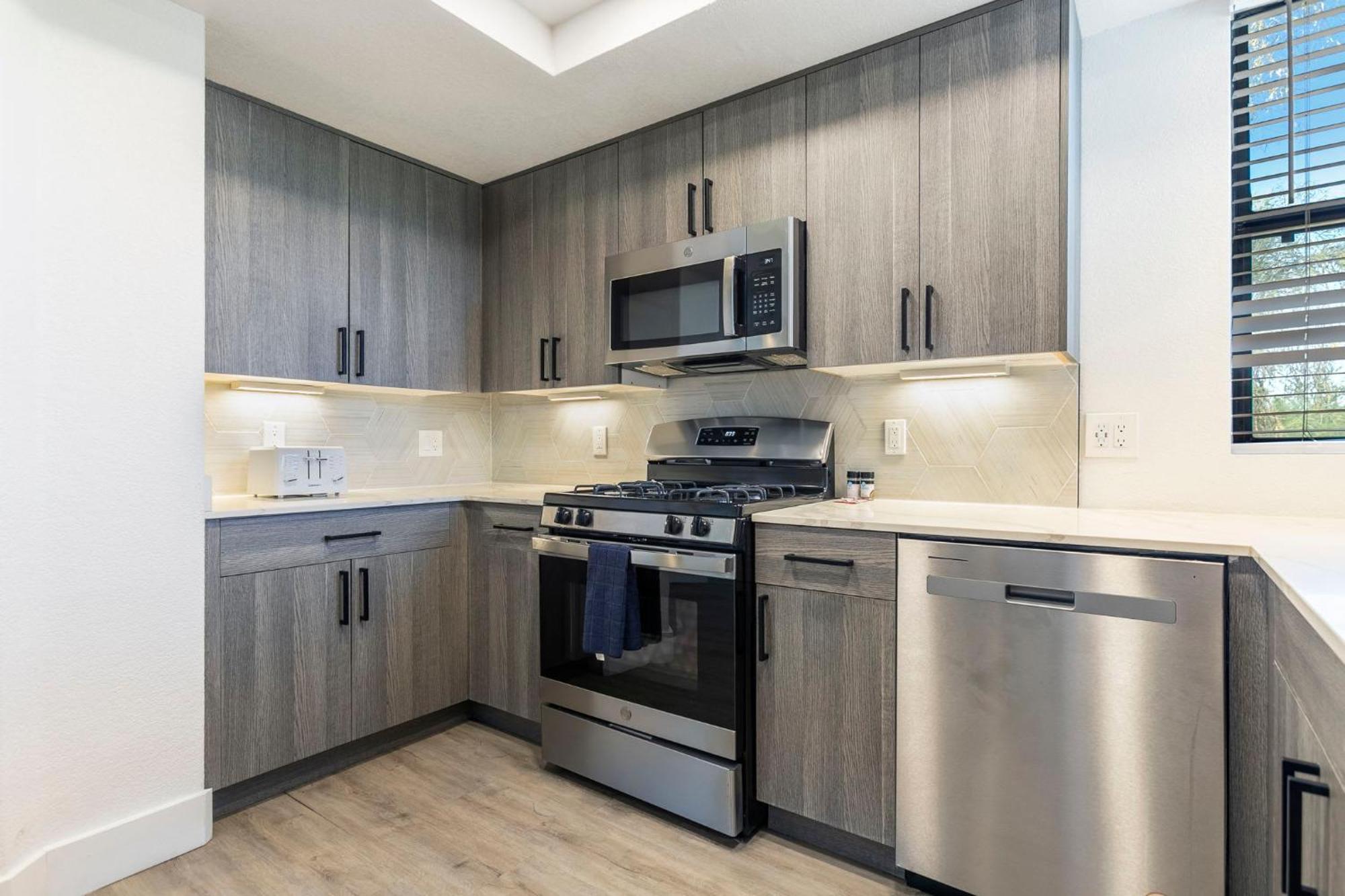 Cozysuites At Kierland Commons With Pool #16