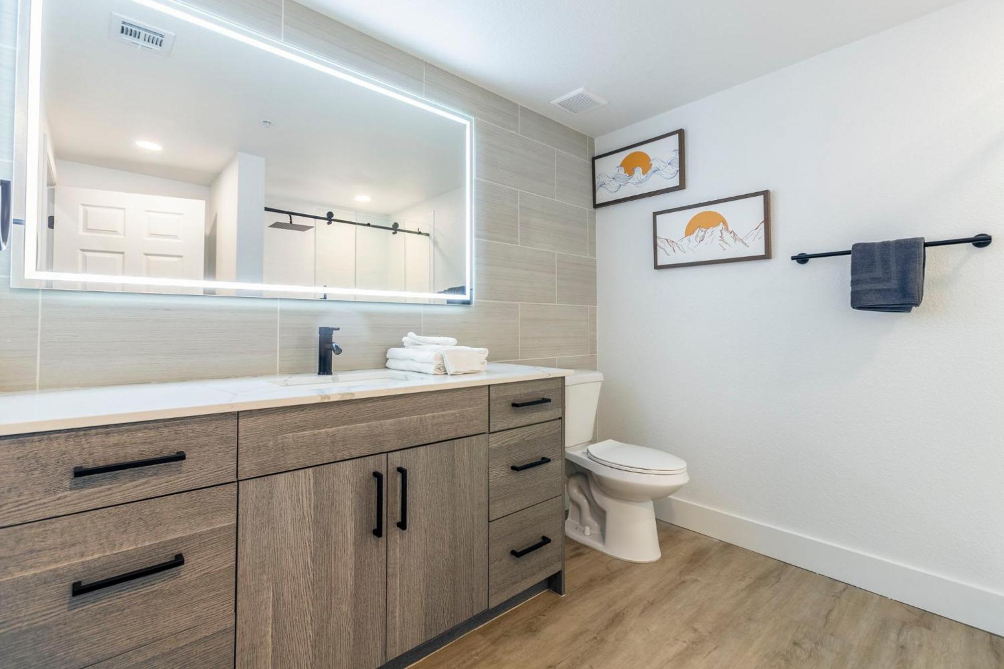 2br Cozysuites At Kierland Commons With Pool #11 Apartment
