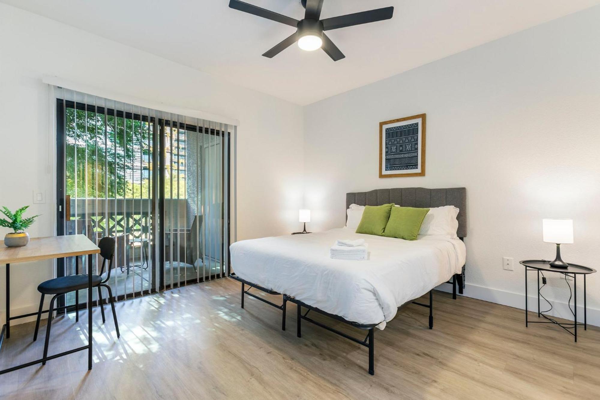 Apartment 2br Cozysuites At Kierland Commons With Pool #11