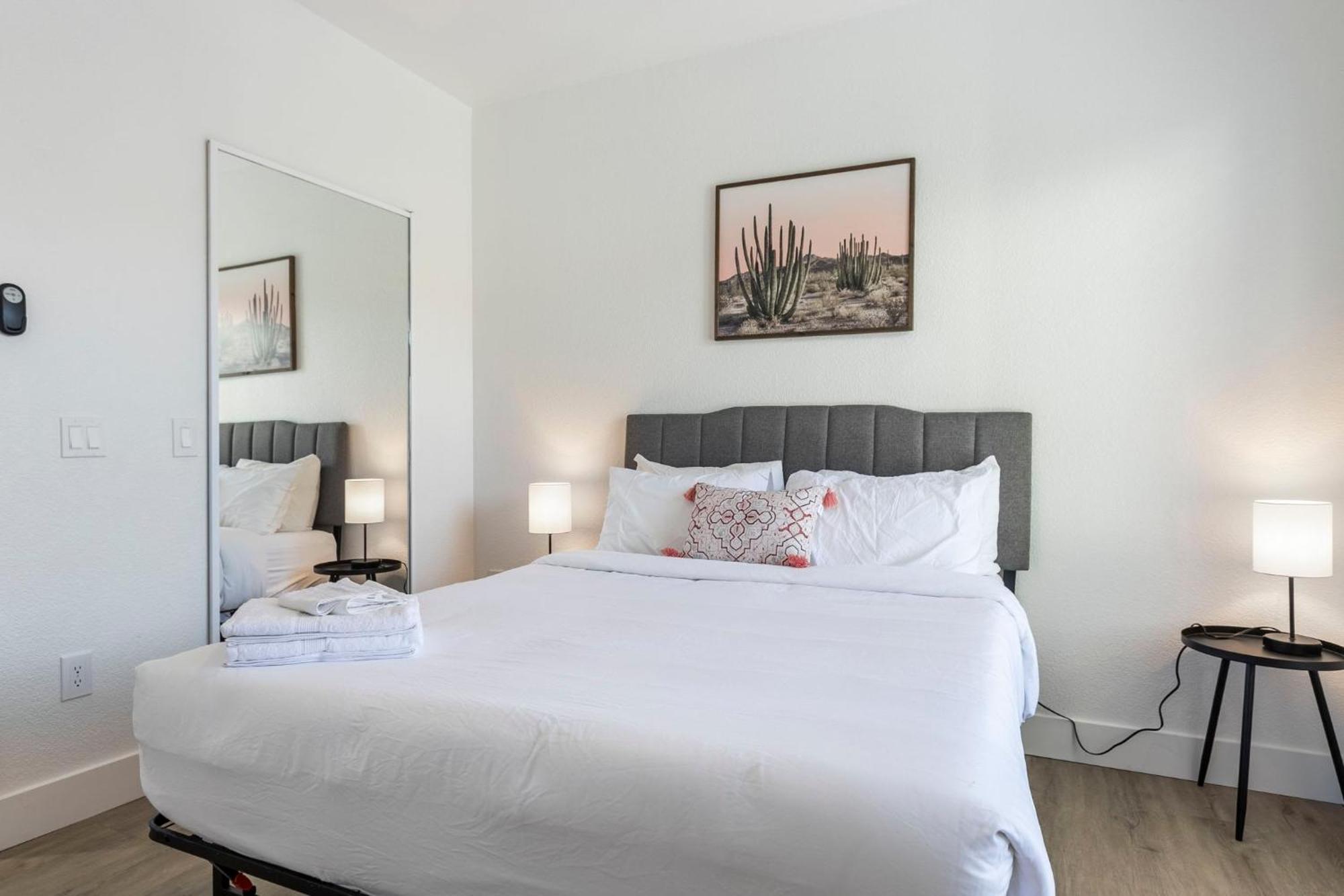 2br Cozysuites At Kierland Commons With Pool #11 Apartment *