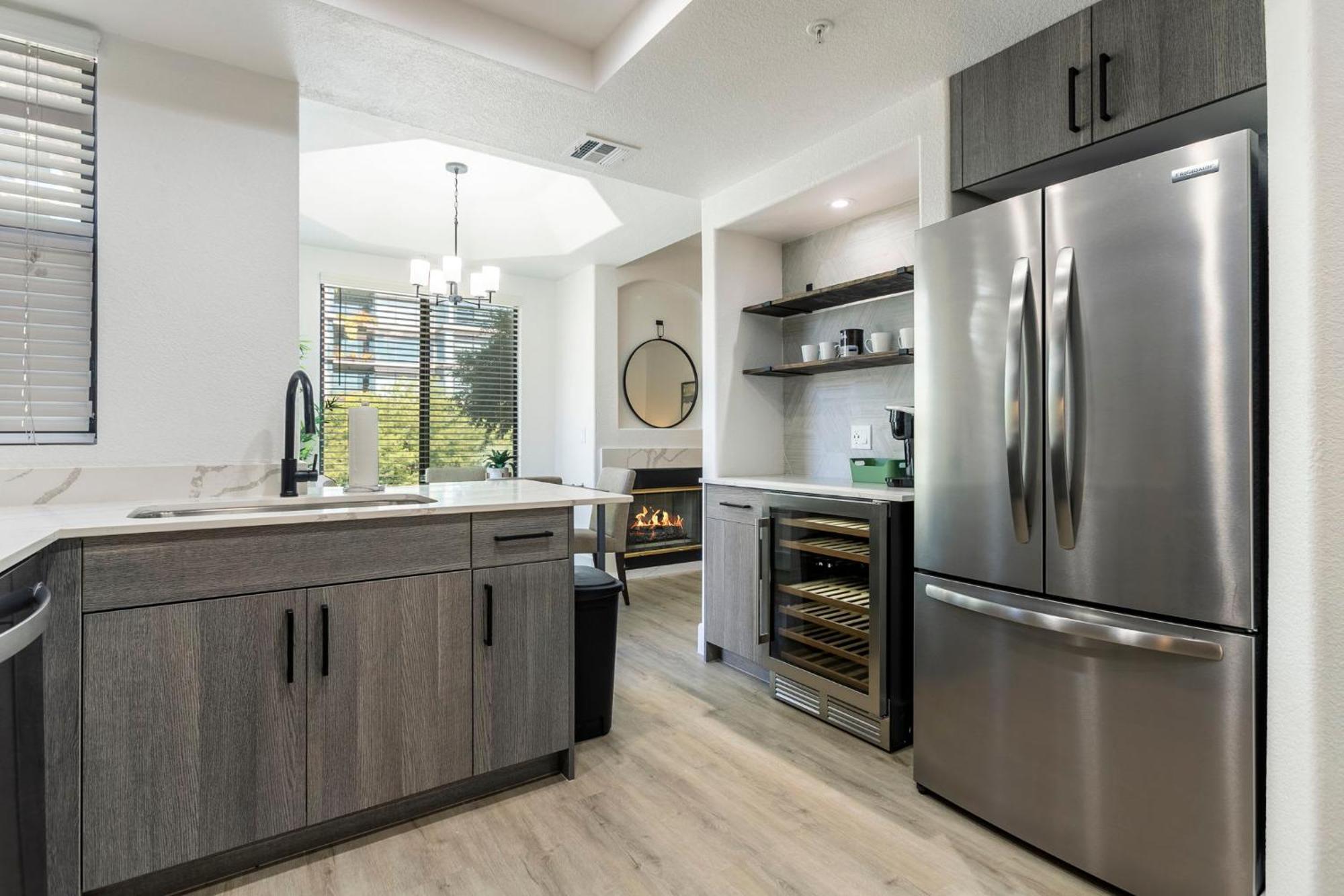 2br Cozysuites At Kierland Commons With Pool #11 *