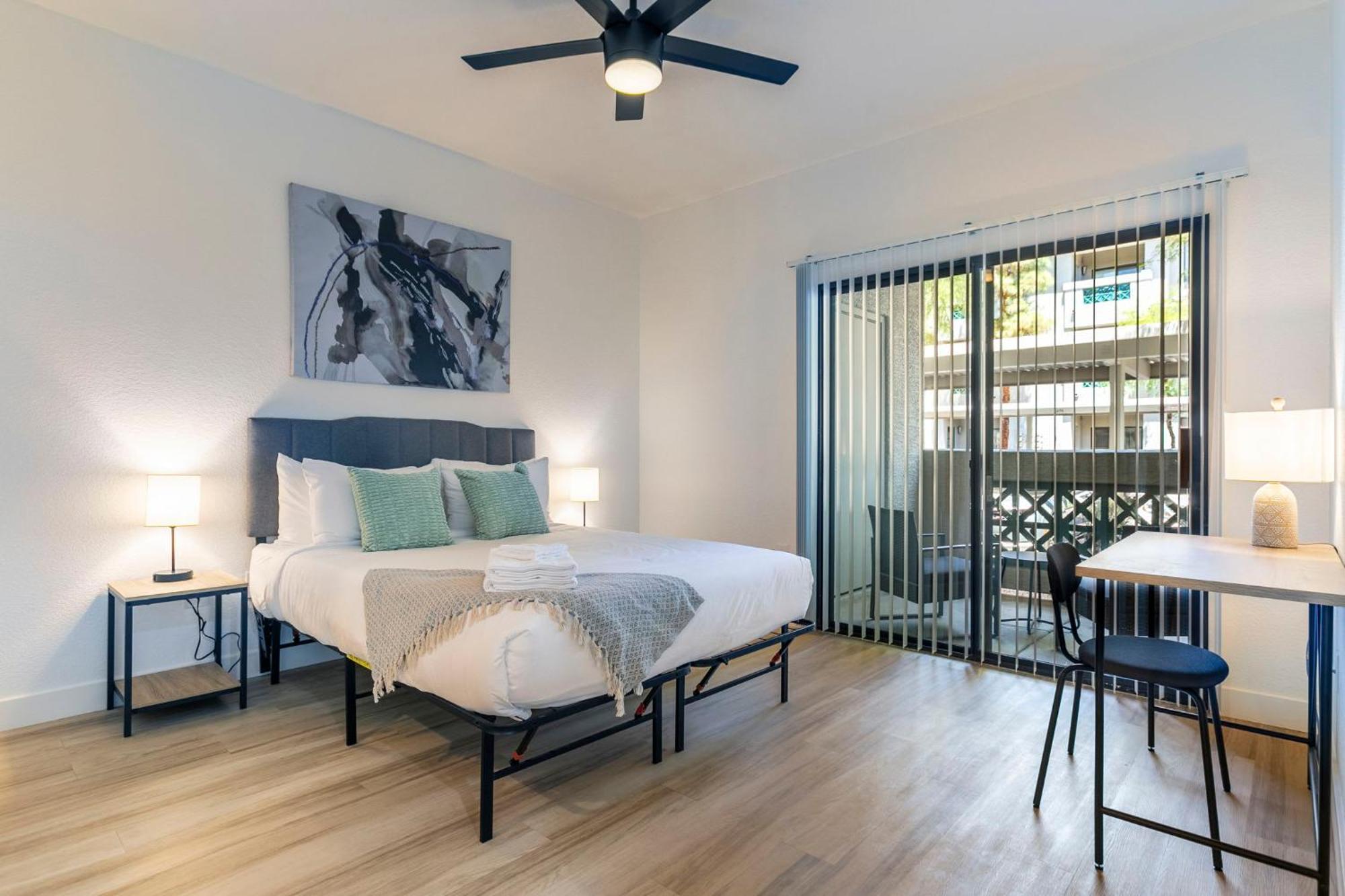 2br Cozysuites At Kierland Commons With Pool #02 Apartment