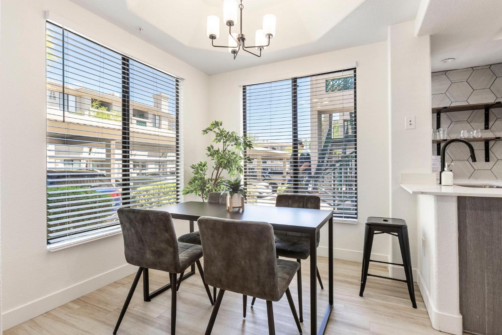 Apartment 2br Cozysuites At Kierland Commons With Pool #02 Scottsdale
