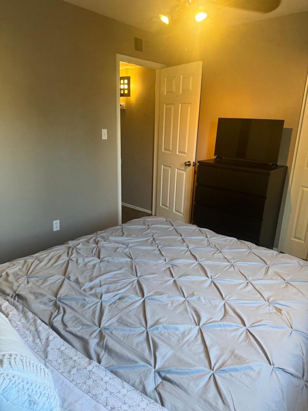 Old Town 2 Bedroom Gem! Apartment *