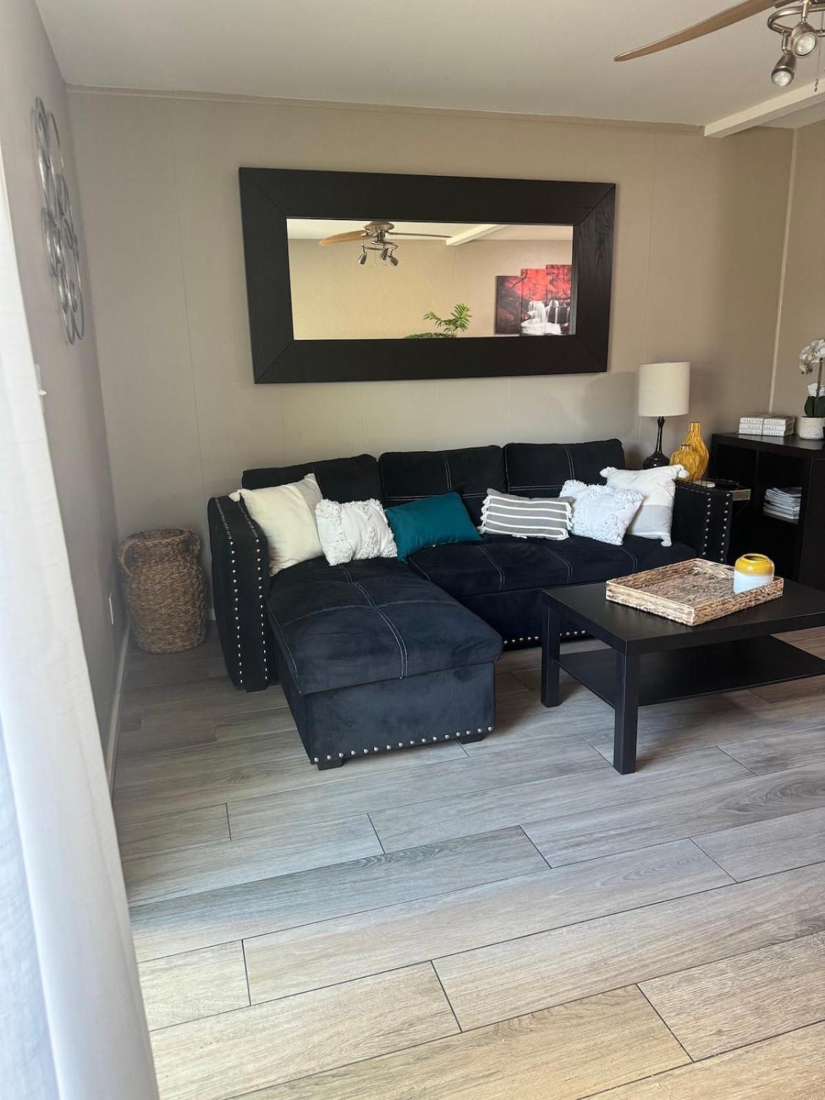 Old Town 2 Bedroom Gem! Apartment