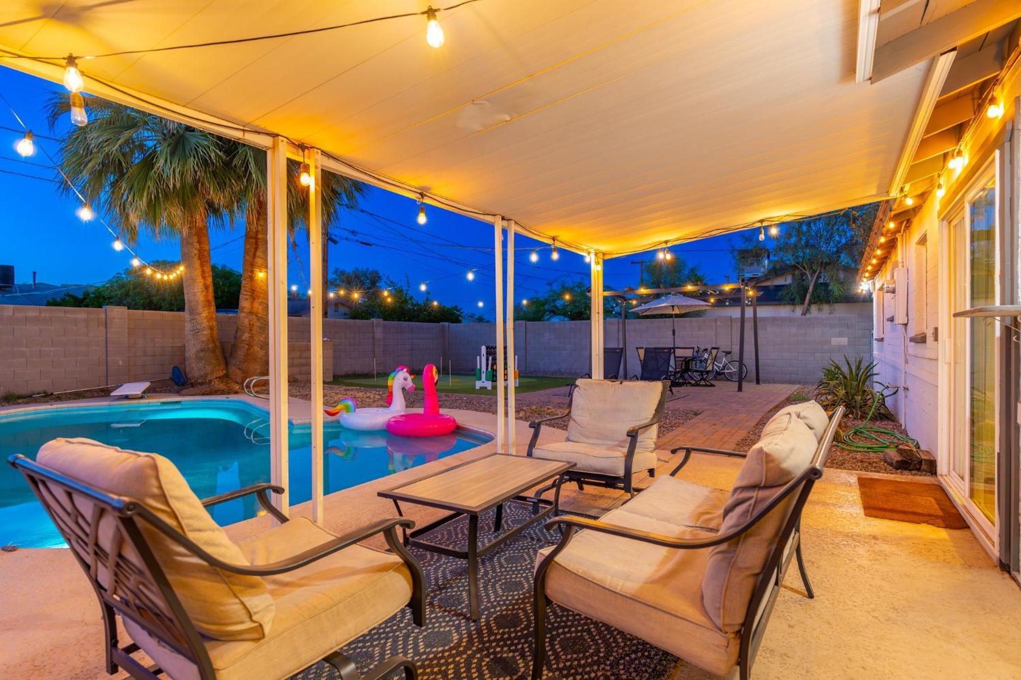 Sunshine Oasis! Heated Pool, Mini Golf, Sleeps 12 Scottsdale