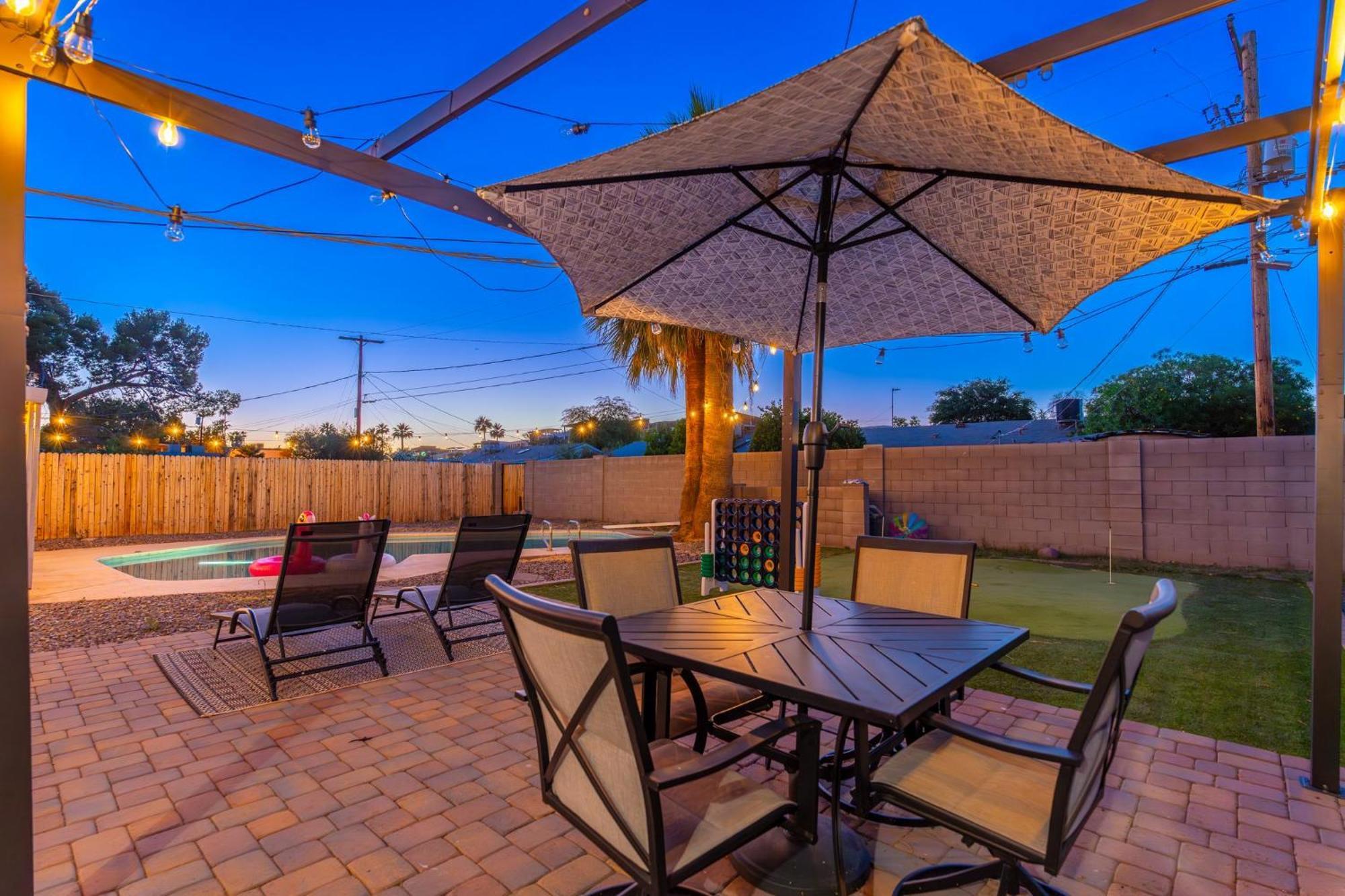 Sunshine Oasis! Heated Pool, Mini Golf, Sleeps 12 * Scottsdale