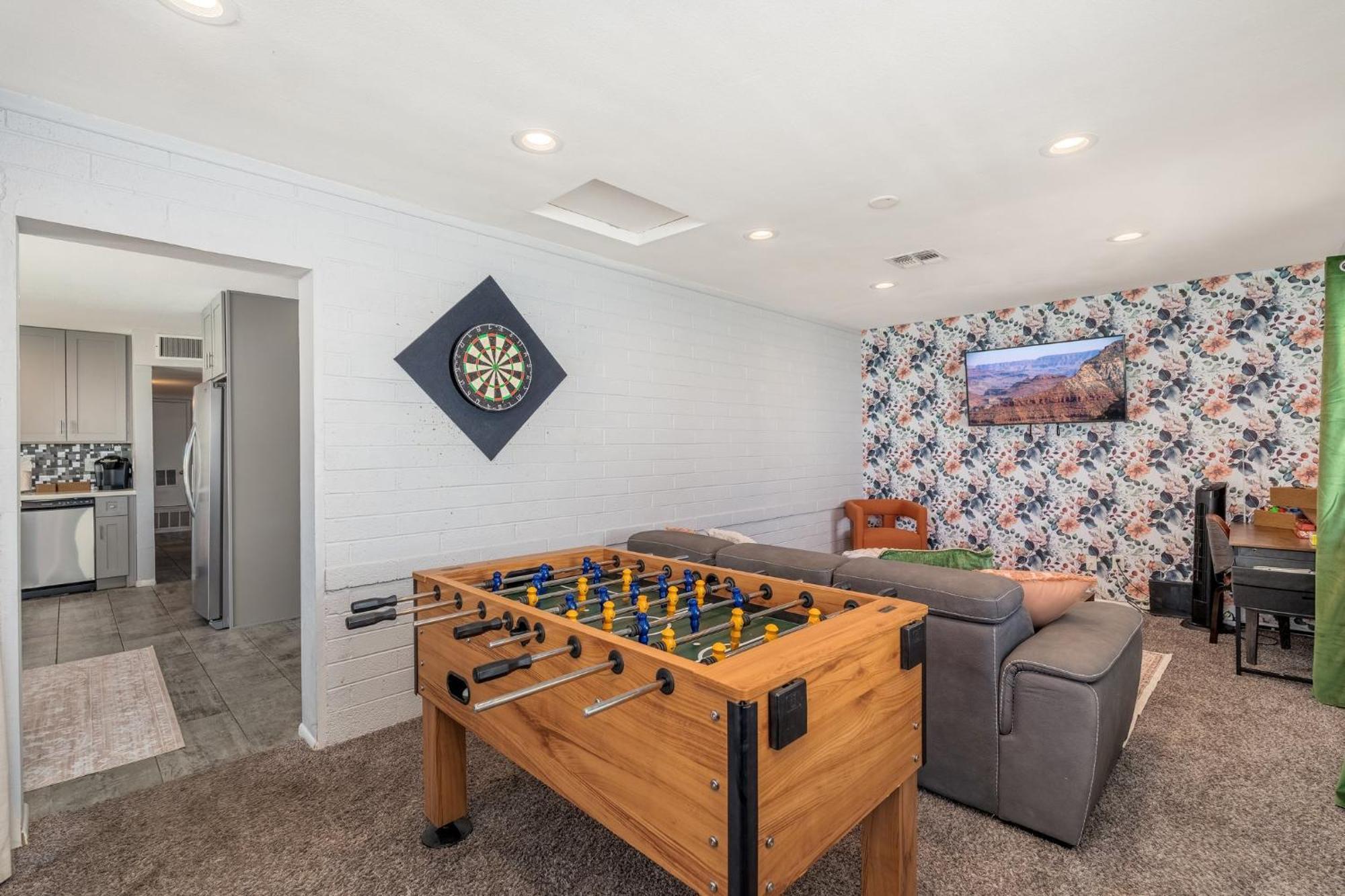Holiday home Sunshine Oasis! Heated Pool, Mini Golf, Sleeps 12 Scottsdale