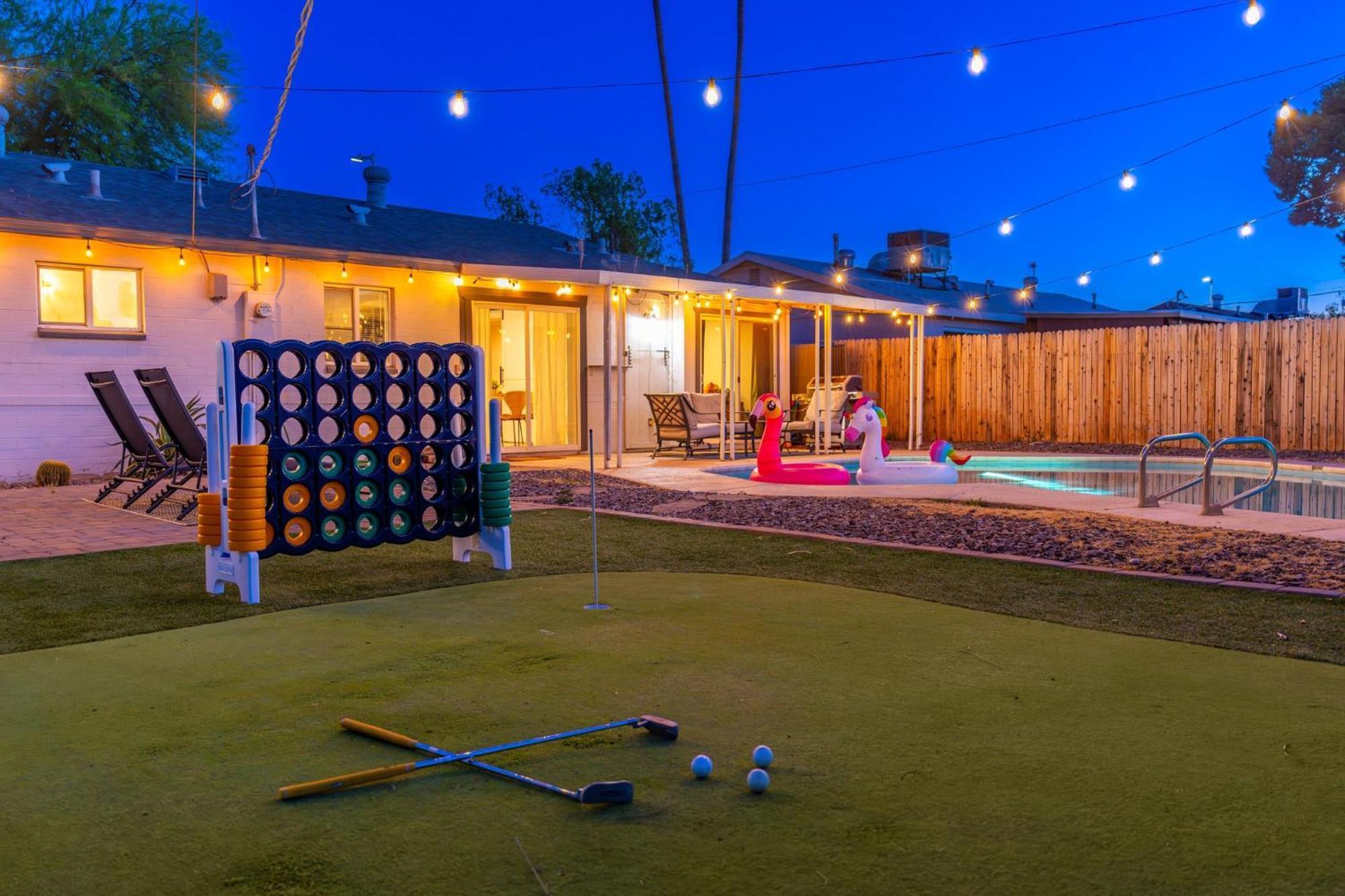 Sunshine Oasis! Heated Pool, Mini Golf, Sleeps 12 * Scottsdale