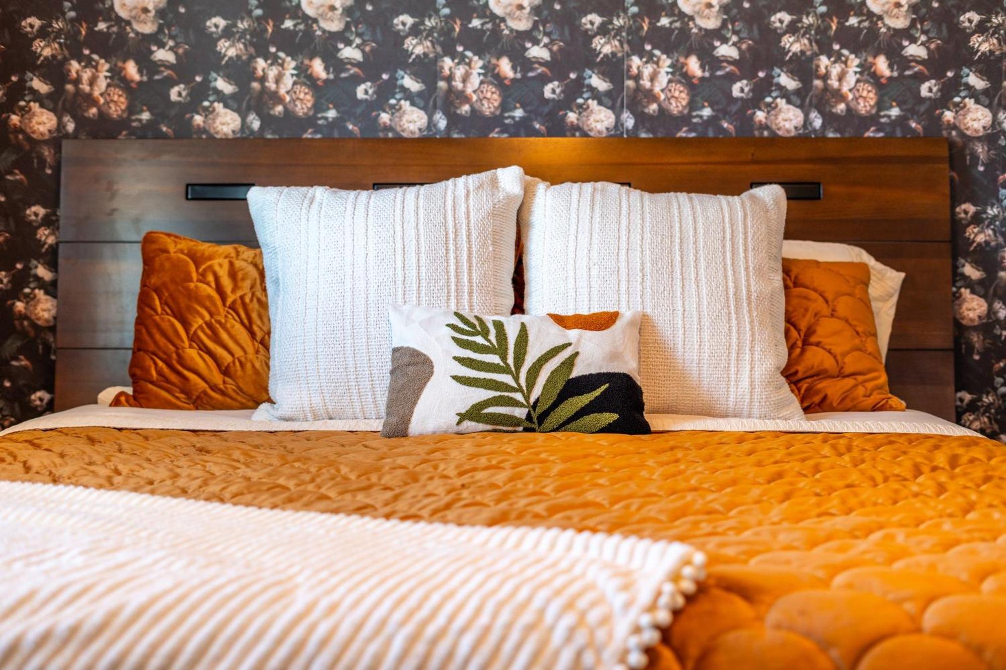 Sunshine Oasis! Heated Pool, Mini Golf, Sleeps 12 * Scottsdale