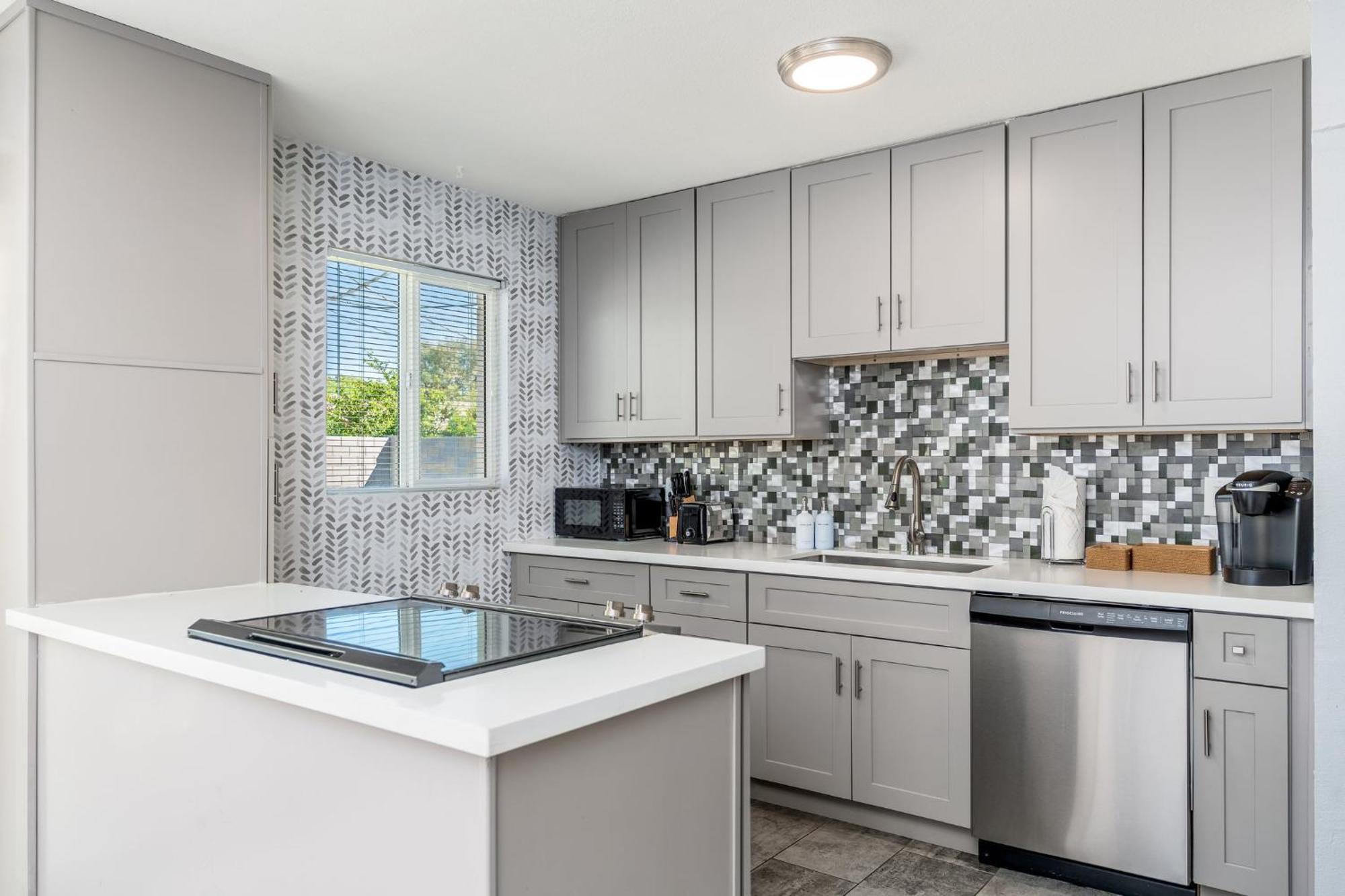 Holiday home Sunshine Oasis! Heated Pool, Mini Golf, Sleeps 12 Scottsdale