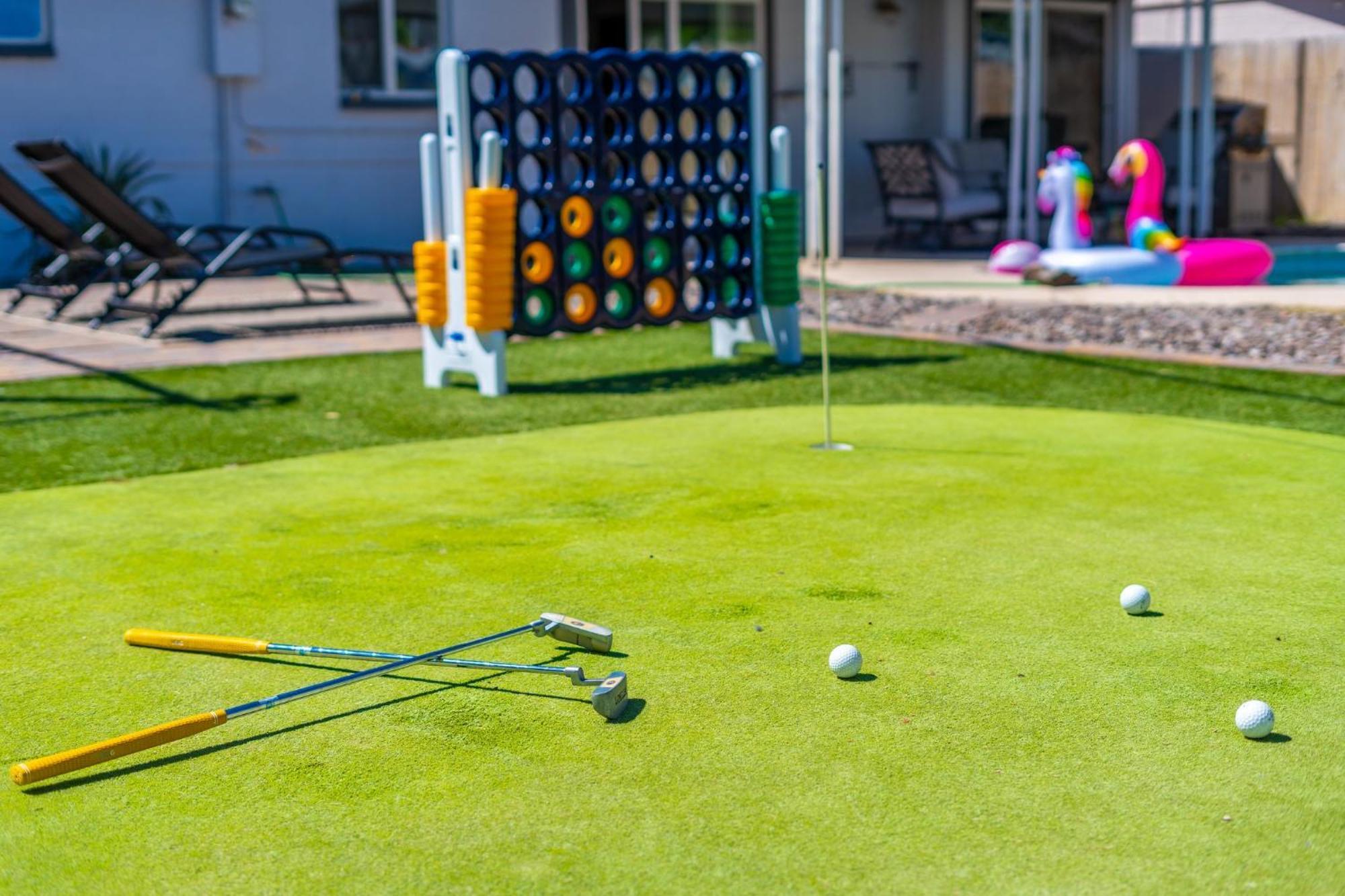 Sunshine Oasis! Heated Pool, Mini Golf, Sleeps 12 Holiday home *