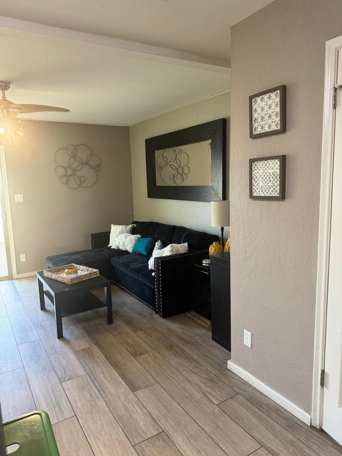Old Town 2 Bedroom Gem! Apartment *
