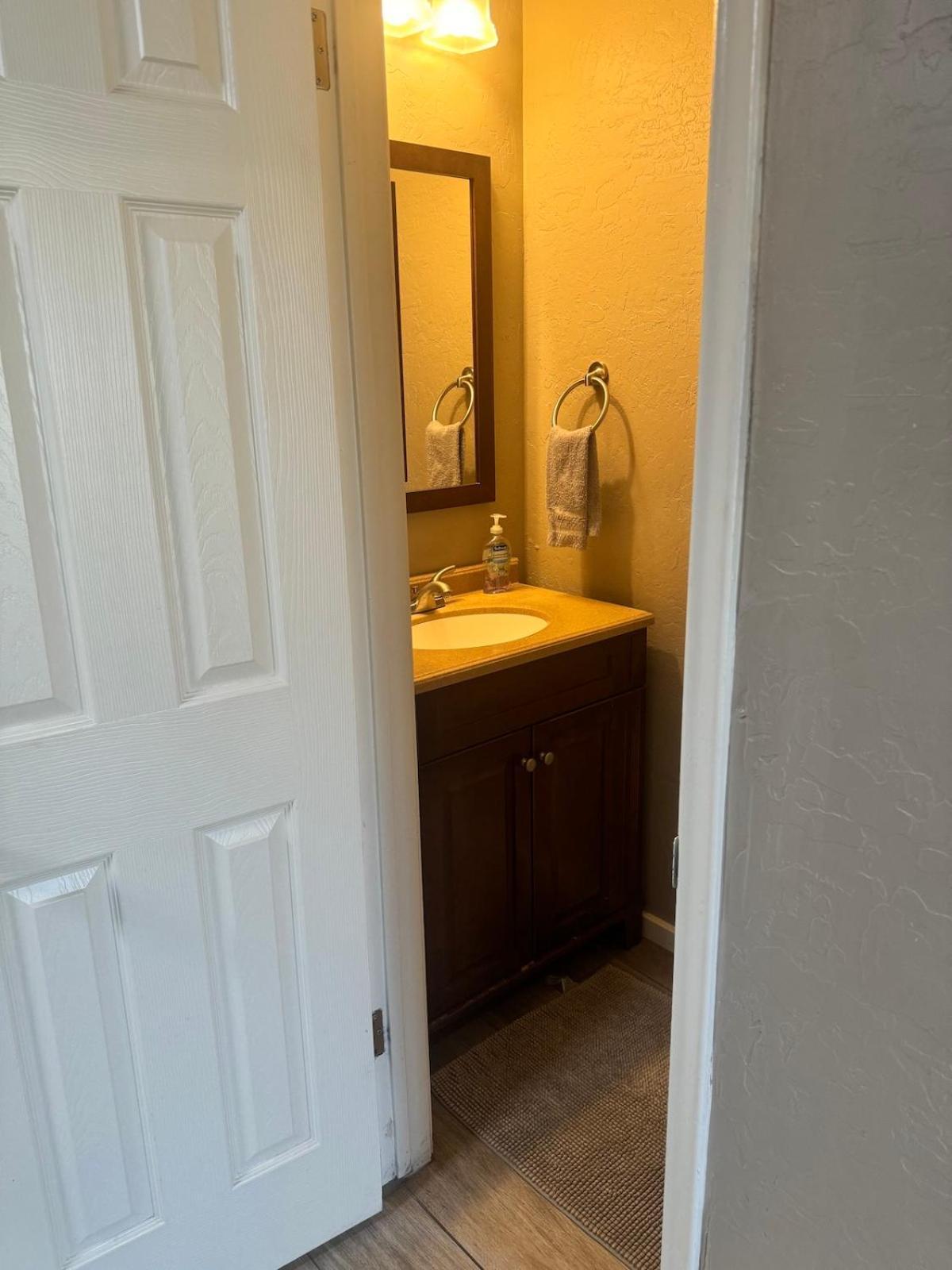 Old Town 2 Bedroom Gem! Apartment