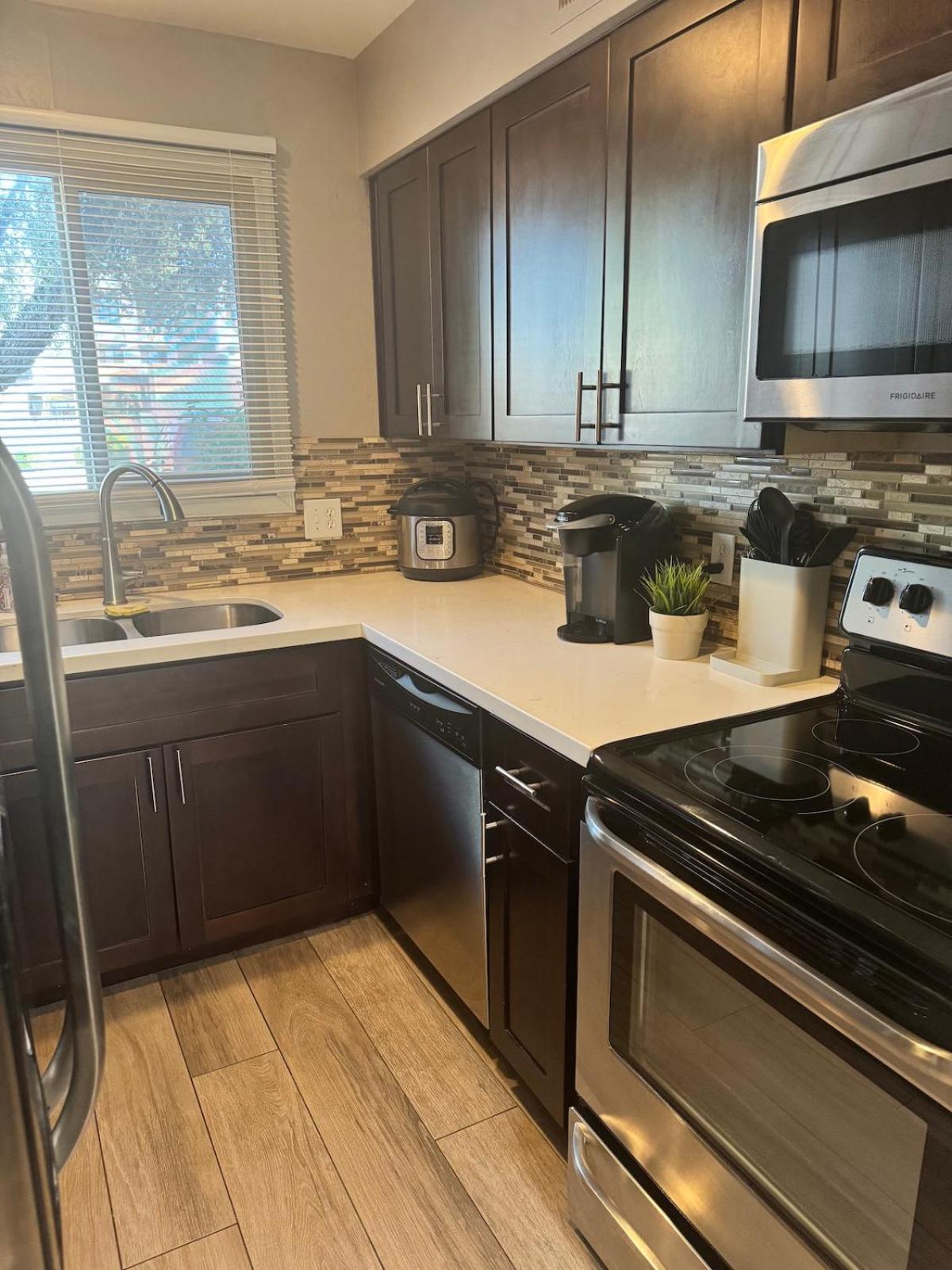 Old Town 2 Bedroom Gem!
