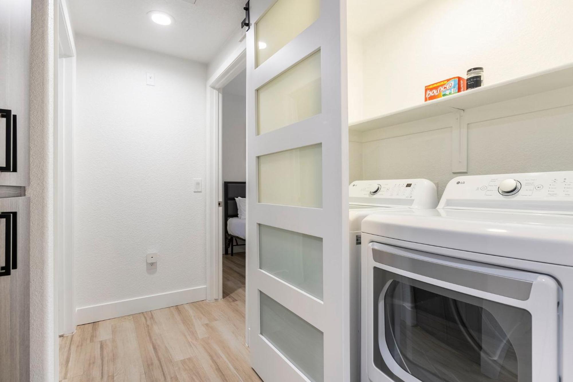 2br Cozysuites At Kierland Commons With Pool #06 Apartment *