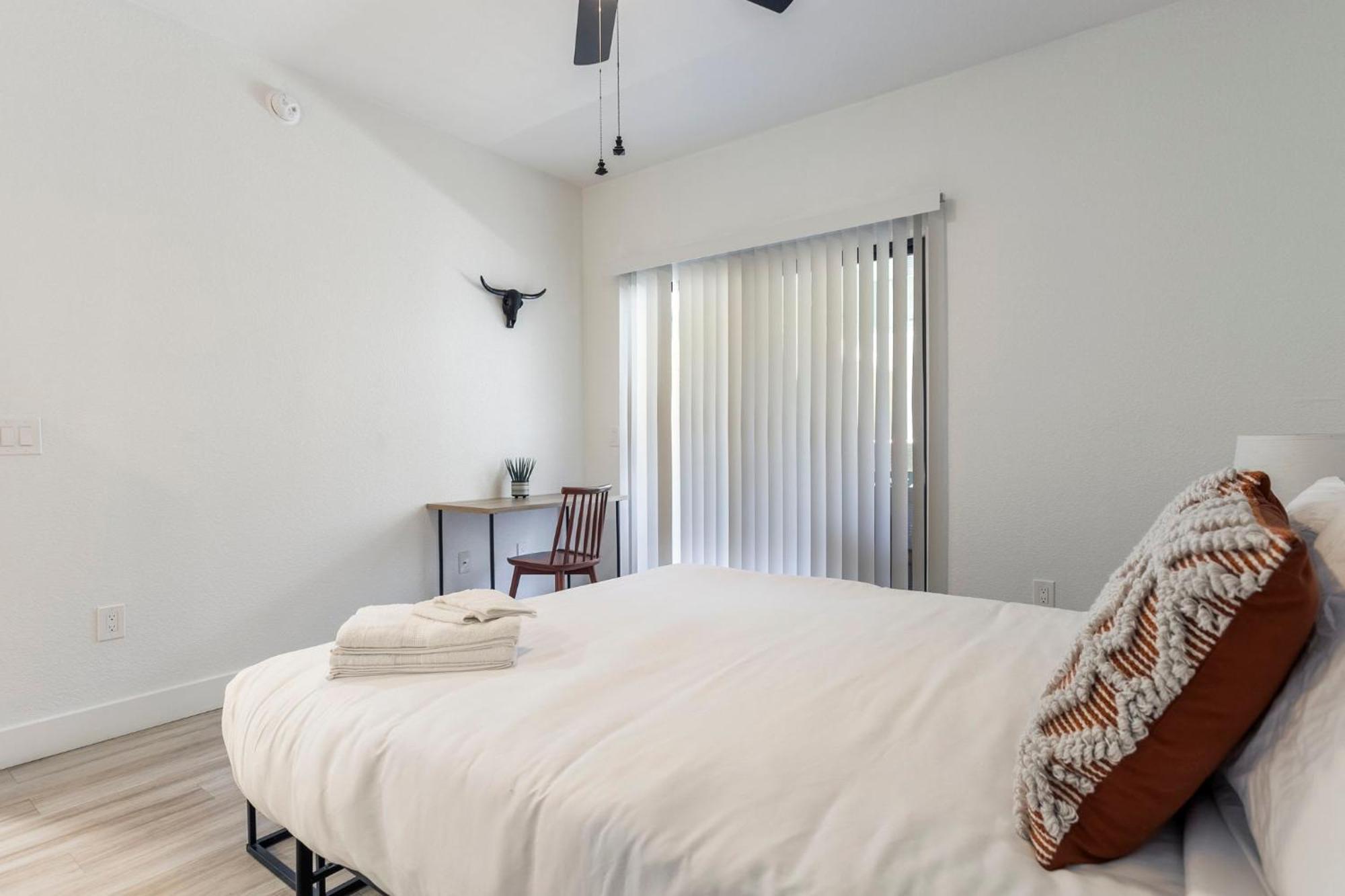 2br Cozysuites At Kierland Commons With Pool #06 Apartment *