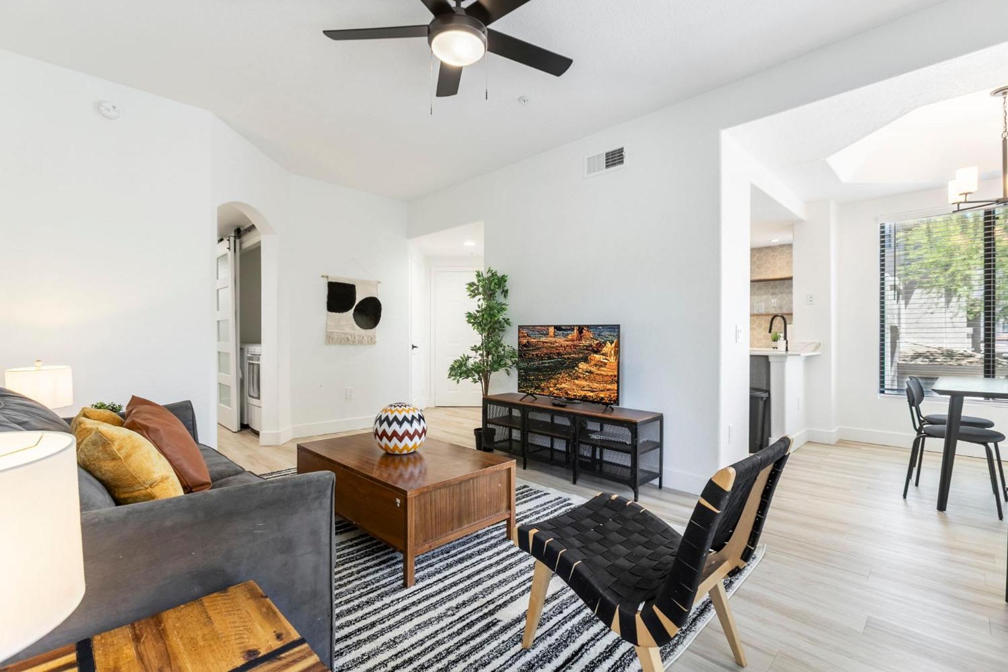Apartment 2br Cozysuites At Kierland Commons With Pool #06 *