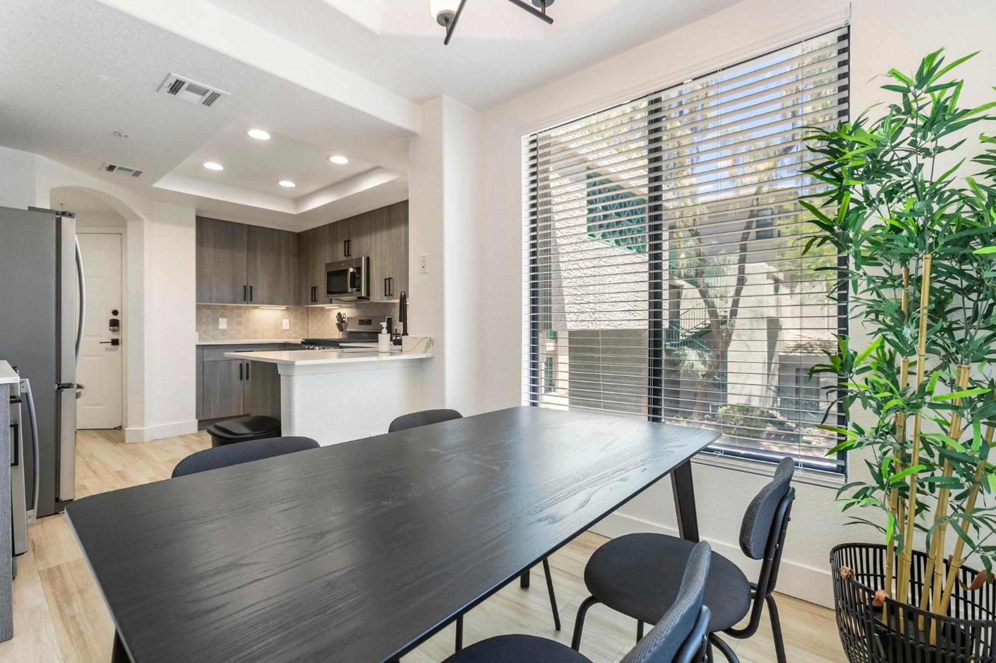 2br Cozysuites At Kierland Commons With Pool #06 * Scottsdale