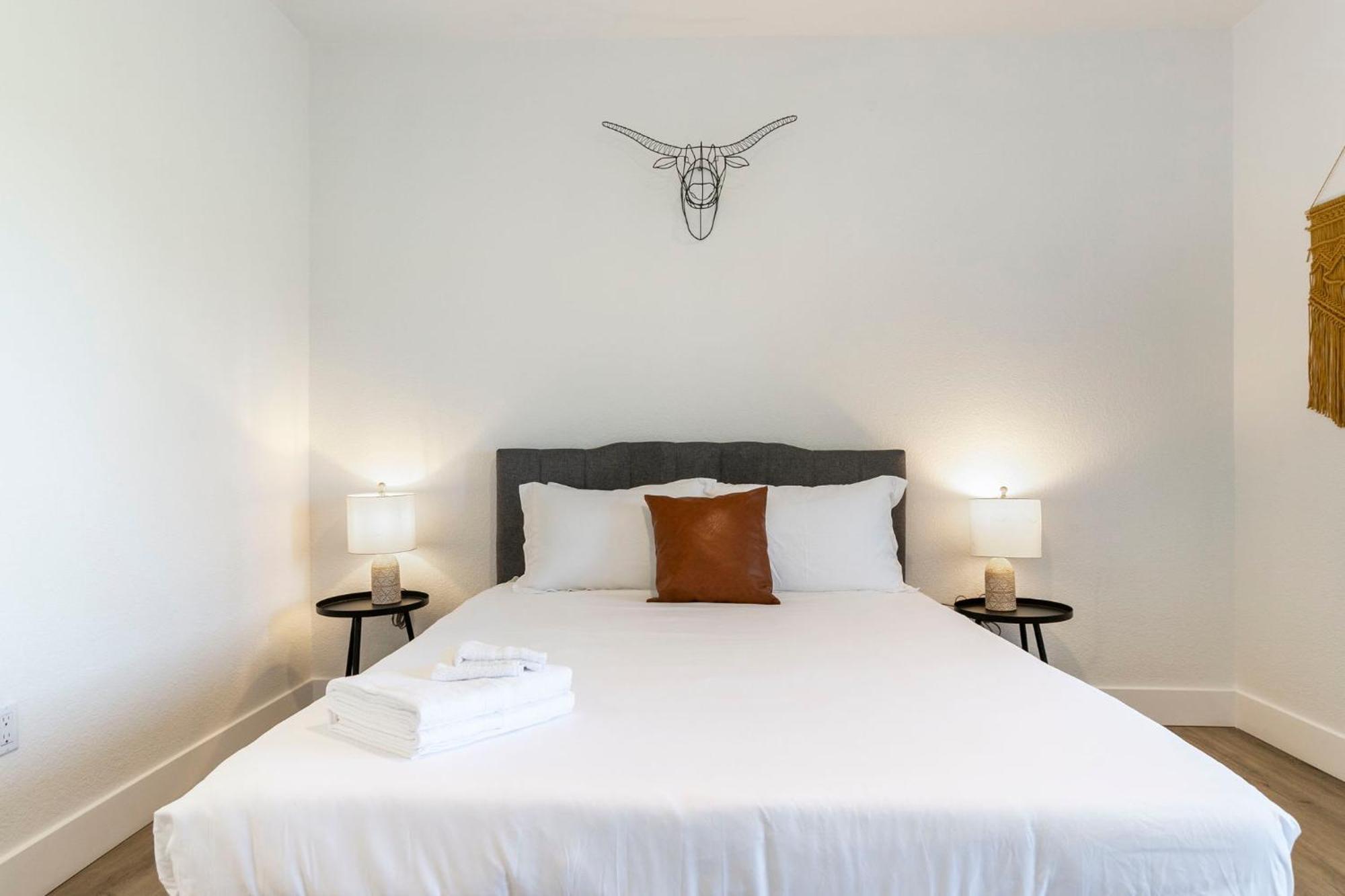 2br Cozysuites At Kierland Commons With Pool #07 *