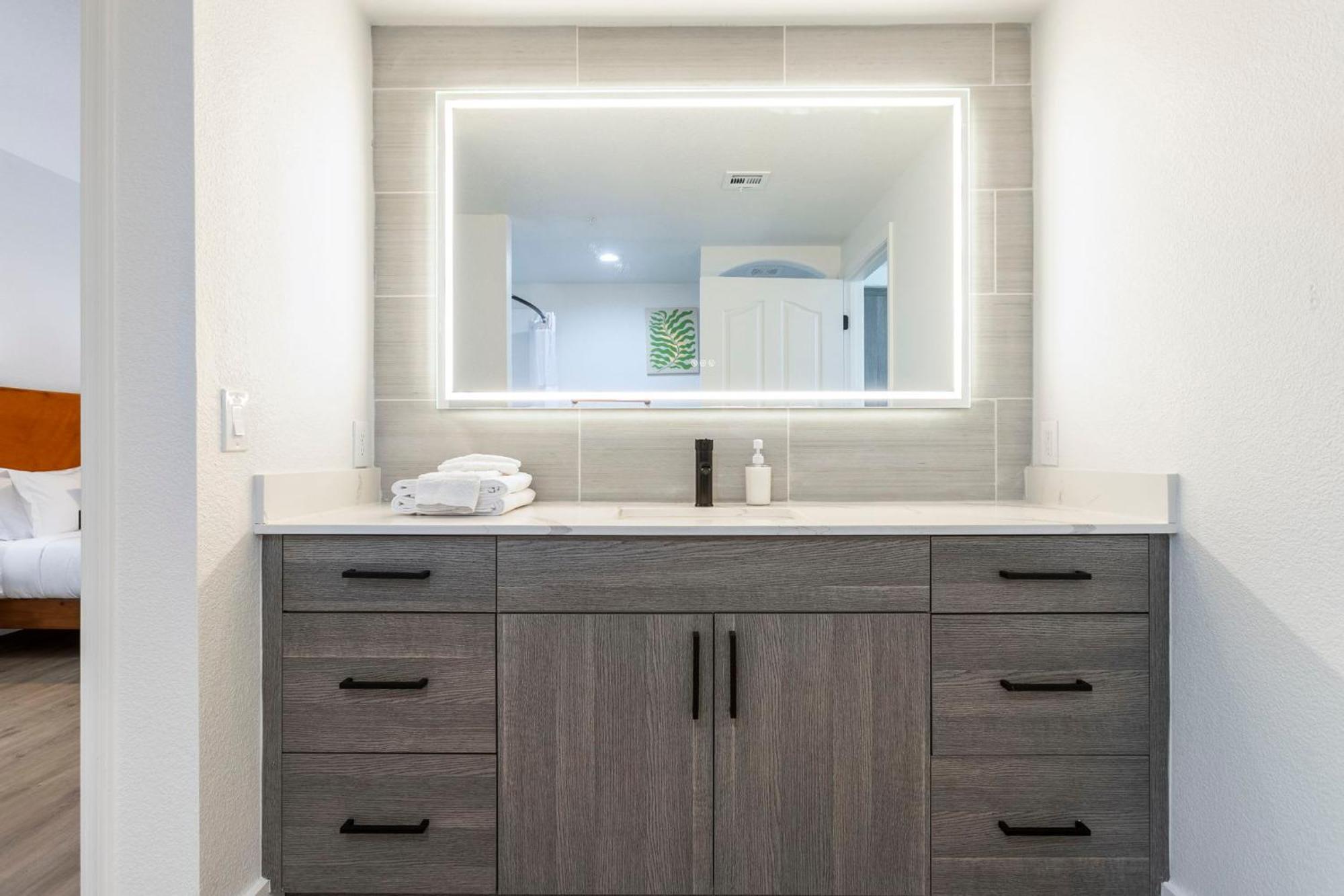 Cozysuites At Kierland Commons With Pool #13 Apartment