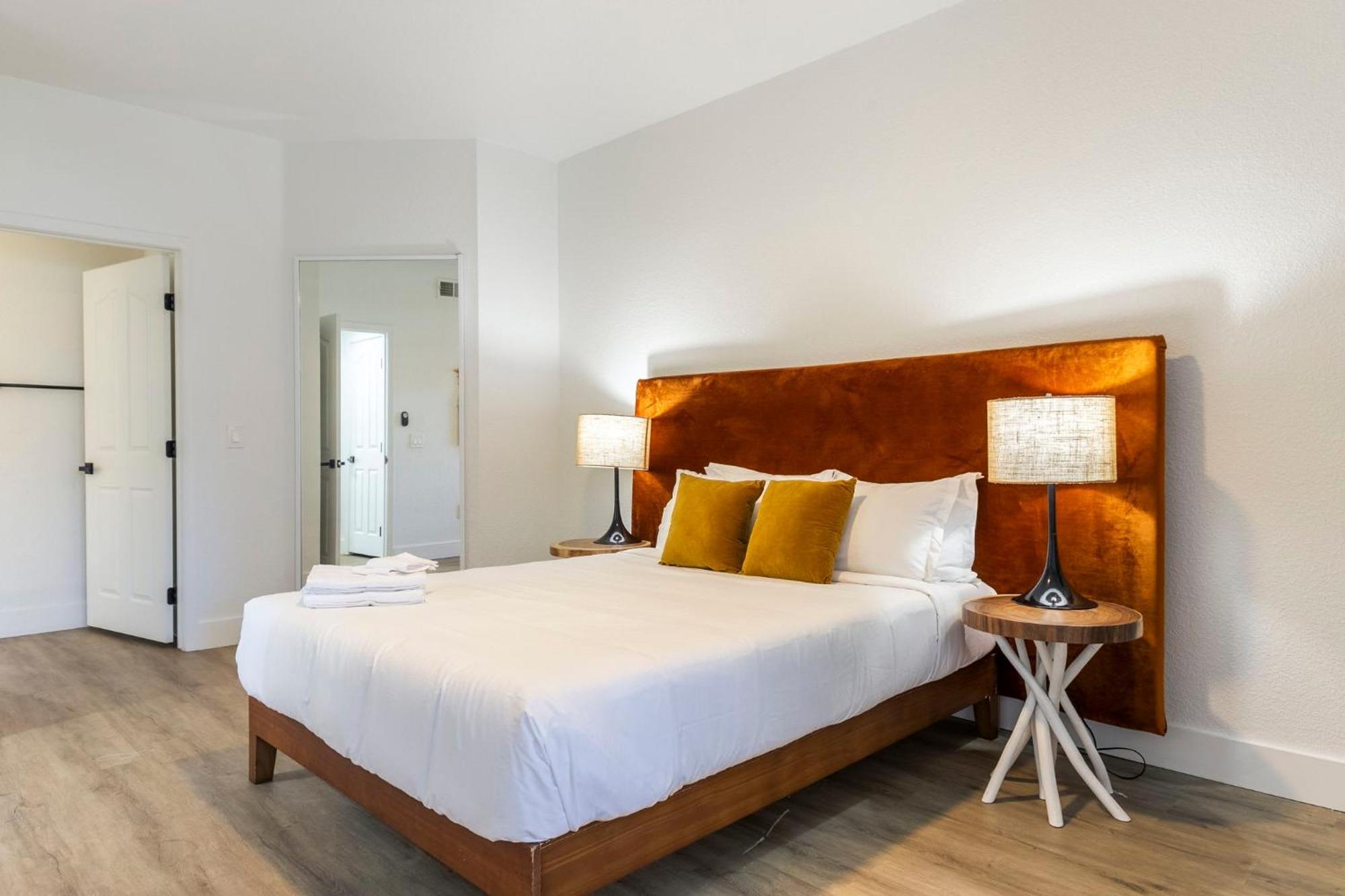 Apartment Cozysuites At Kierland Commons With Pool #13 *