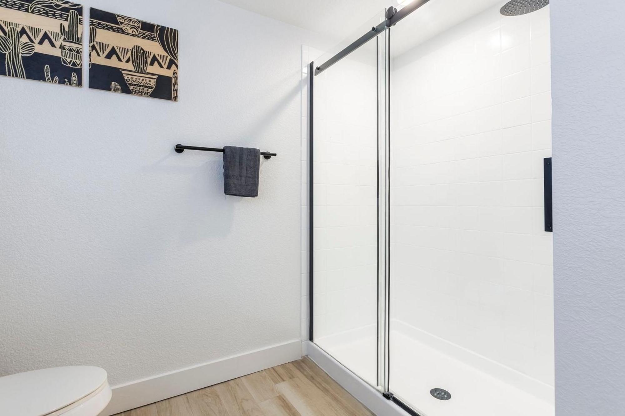 2br Cozysuites At Kierland Commons With Pool #06