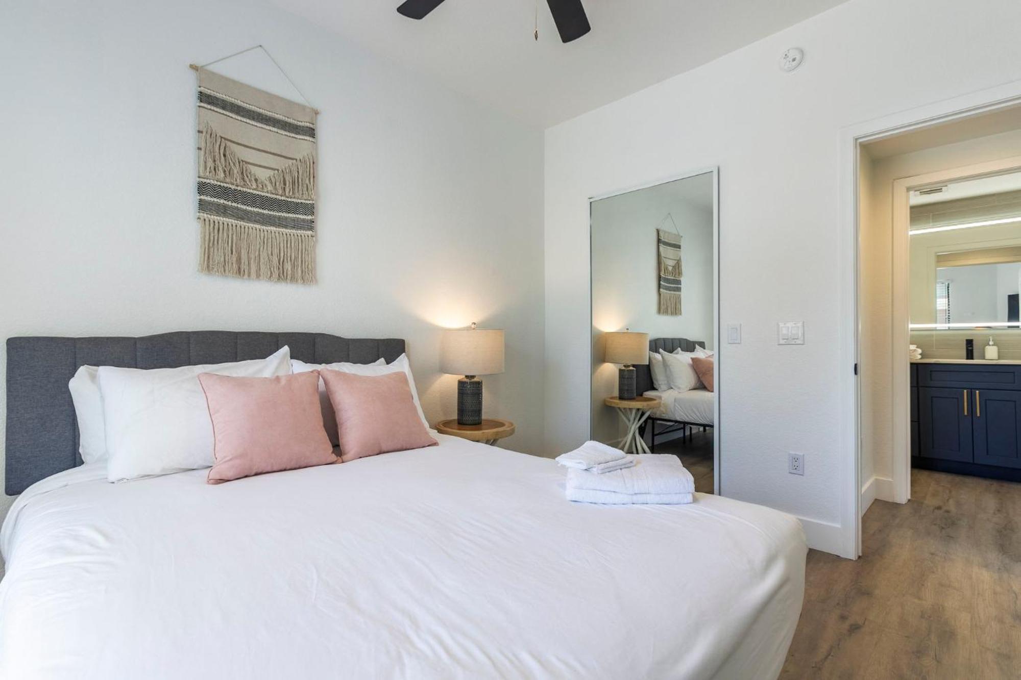 2br Cozysuites At Kierland Commons With Pool #07 Apartment Scottsdale