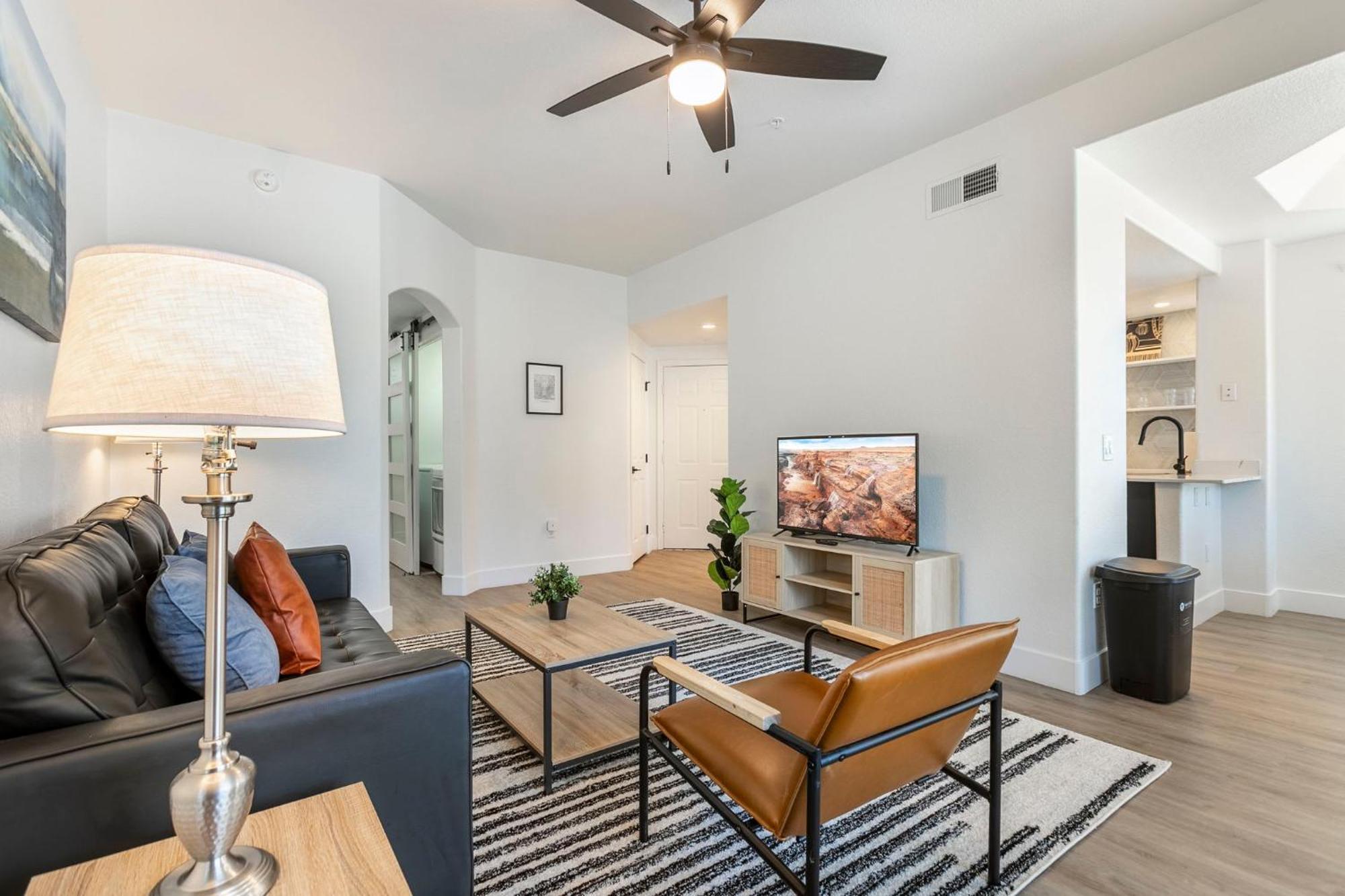 2br Cozysuites At Kierland Commons With Pool #05 Apartment Scottsdale