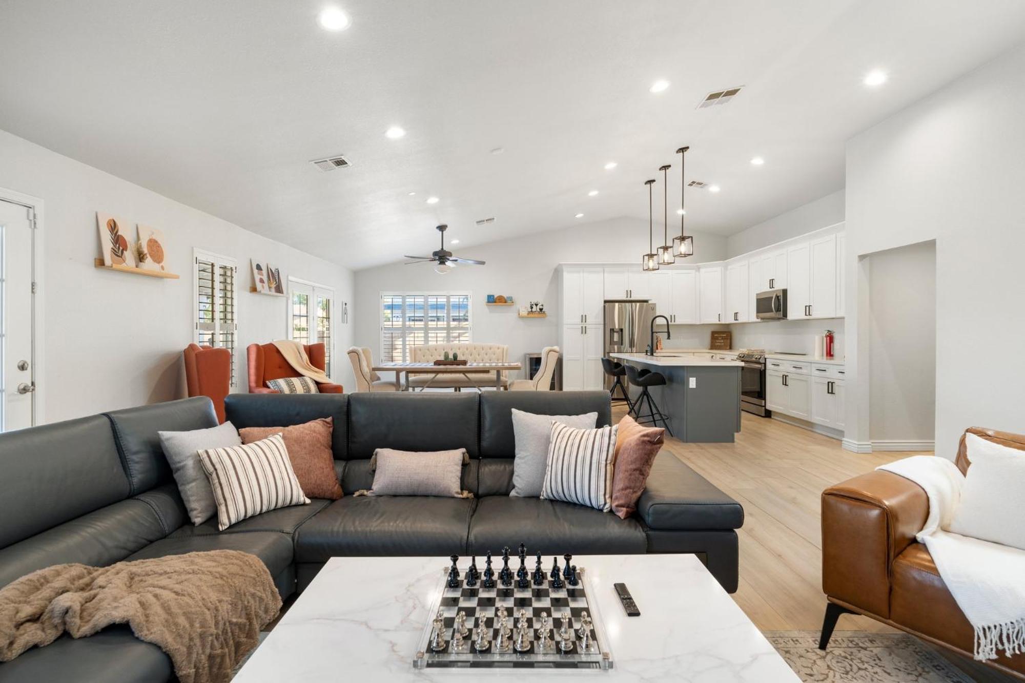 Luxury Living, Private Pool, Bbq & Prime Location Holiday home *